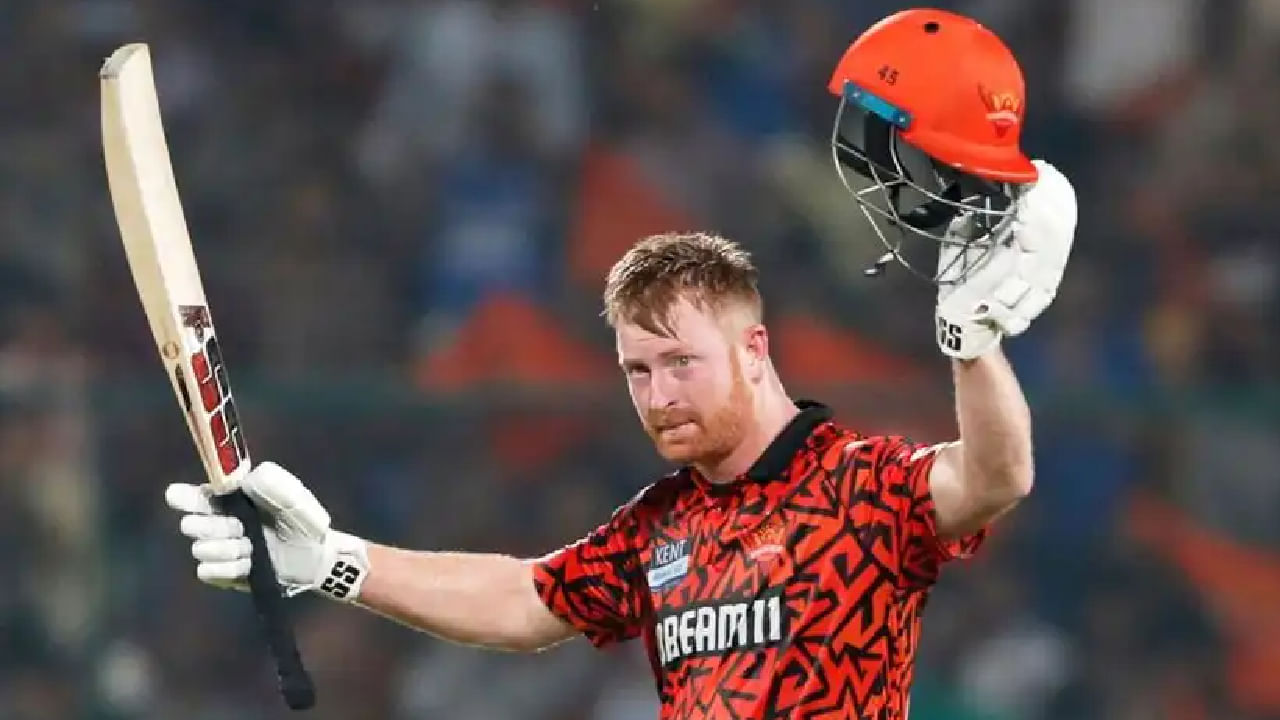 ಅಂದರೆ ಐಪಿಎಲ್, ಮೇಜರ್ ಲೀಗ್ ಹಾಗೂ ದಿ ಹಂಡ್ರೆಡ್ ಲೀಗ್ ಮೂಲಕವೇ ಹೆನ್ರಿಕ್ ಕ್ಲಾಸೆನ್ ಕೇವಲ 6 ತಿಂಗಳಲ್ಲಿ 27 ಕೋಟಿ ರೂ. ಸಂಪಾದಿಸಿದ್ದಾರೆ. ಅಷ್ಟೇ ಅಲ್ಲದೆ ಸೌತ್ ಅಫ್ರಿಕಾ ಟಿ20 ಲೀಗ್​ನ​ ಹರಾಜಿನಲ್ಲಿ ಕಾಣಿಸಿಕೊಳ್ಳಲು ಕ್ಲಾಸೆನ್ ನಿರ್ಧರಿಸಿದ್ದಾರೆ. ಹೀಗಾಗಿ ಹೆನ್ರಿಕ್ ಕ್ಲಾಸೆನ್ ಖರೀದಿಗಾಗಿ ಎಲ್ಲಾ ಫ್ರಾಂಚೈಸಿಗಳು ಪೈಪೋಟಿ ನಡೆಸಲಿದೆ. ಈ ಪೈಪೋಟಿಯೊಂದಿಗೆ ಅವರ ಕೋಟಿ ಗಳಿಕೆ ಮತ್ತಷ್ಟು ಹೆಚ್ಚಾಗುವುದು ನಿಶ್ಚಿತ.