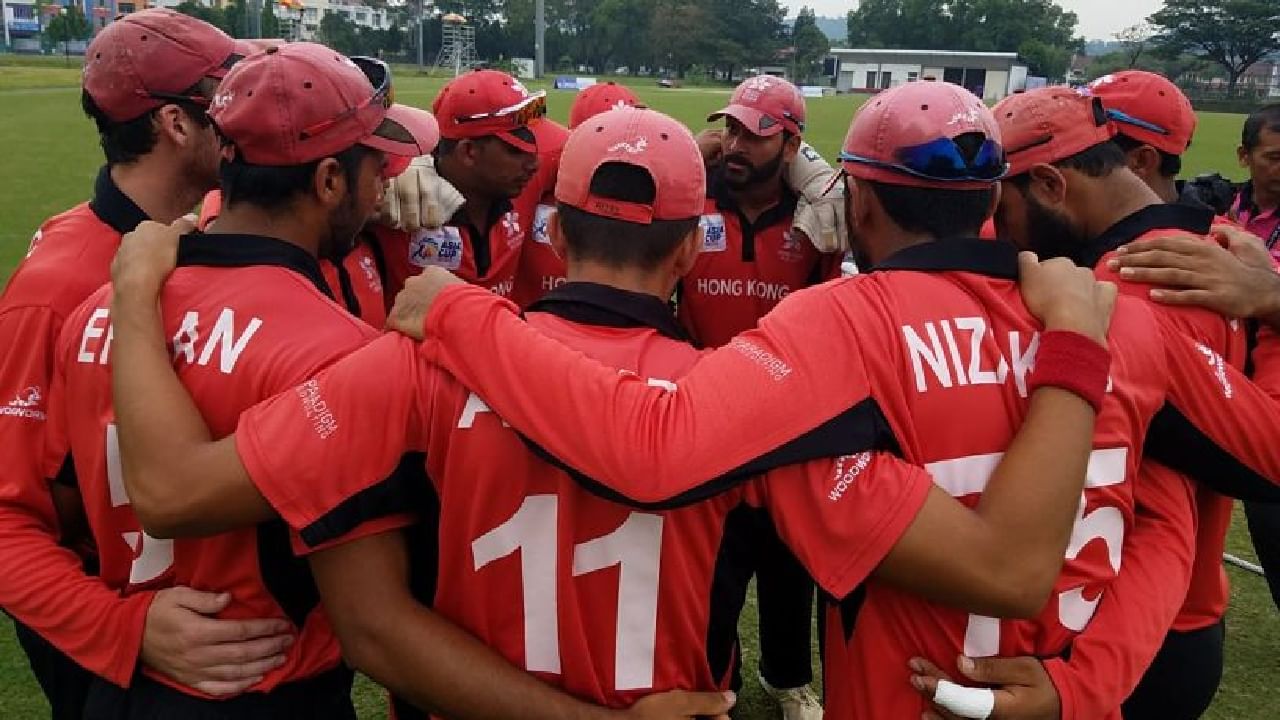 ಹಾಂಗ್​ಕಾಂಗ್ ತಂಡ: ಯಾಸಿಮ್ ಮುರ್ತುಝ (ನಾಯಕ), ಝೀಶಾನ್ ಅಲಿ, ಶಾಹಿದ್ ವಾಸಿಫ್, ನಿಝಾಕತ್ ಖಾನ್, ನಸ್ರುಲ್ಲಾ ರಾಣಾ, ಮಾರ್ಟಿನ್ ಕೋಟ್ಜಿ, ಅಂಶುಮಾನ್ ರಾತ್, ಬಾಬರ್ ಹಯಾತ್, ಎಹ್ಸಾನ್ ಖಾನ್, ಕಲ್ಹನ್ ಚಲ್ಲು, ಆಯುಷ್ ಶುಕ್ಲಾ, ಐಜಾಝ್ ಖಾನ್, ಅತೀಕ್ ಇಕ್ಬಾಲ್, ಕಿಂಚಿತ್ ಶಾ, ಆದಿಲ್ ಮೆಹಮೂದ್, ಅನಾಸ್, ಹರುದ್, ಅನಾಸ್ ಗಜನ್ಫರ್, ಎಂಡಿ. ವಹೀದ್.

