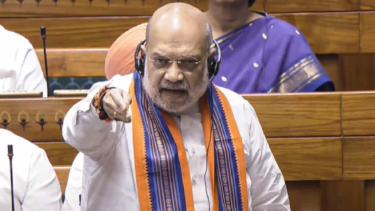 ಬಂಧನಕ್ಕೂ ಮೊದಲೇ ನಾನು ರಾಜೀನಾಮೆ ನೀಡಿದ್ದೆ; ಕಾಂಗ್ರೆಸ್ ನಾಯಕರಿಗೆ ಅಮಿತ್ ಶಾ ತಿರುಗೇಟು ಬಂಧನಕ್ಕೂ ಮೊದಲೇ ನಾನು ರಾಜೀನಾಮೆ ನೀಡಿದ್ದೆ; ಕಾಂಗ್ರೆಸ್ ನಾಯಕರಿಗೆ ಅಮಿತ್ ಶಾ ತಿರುಗೇಟು