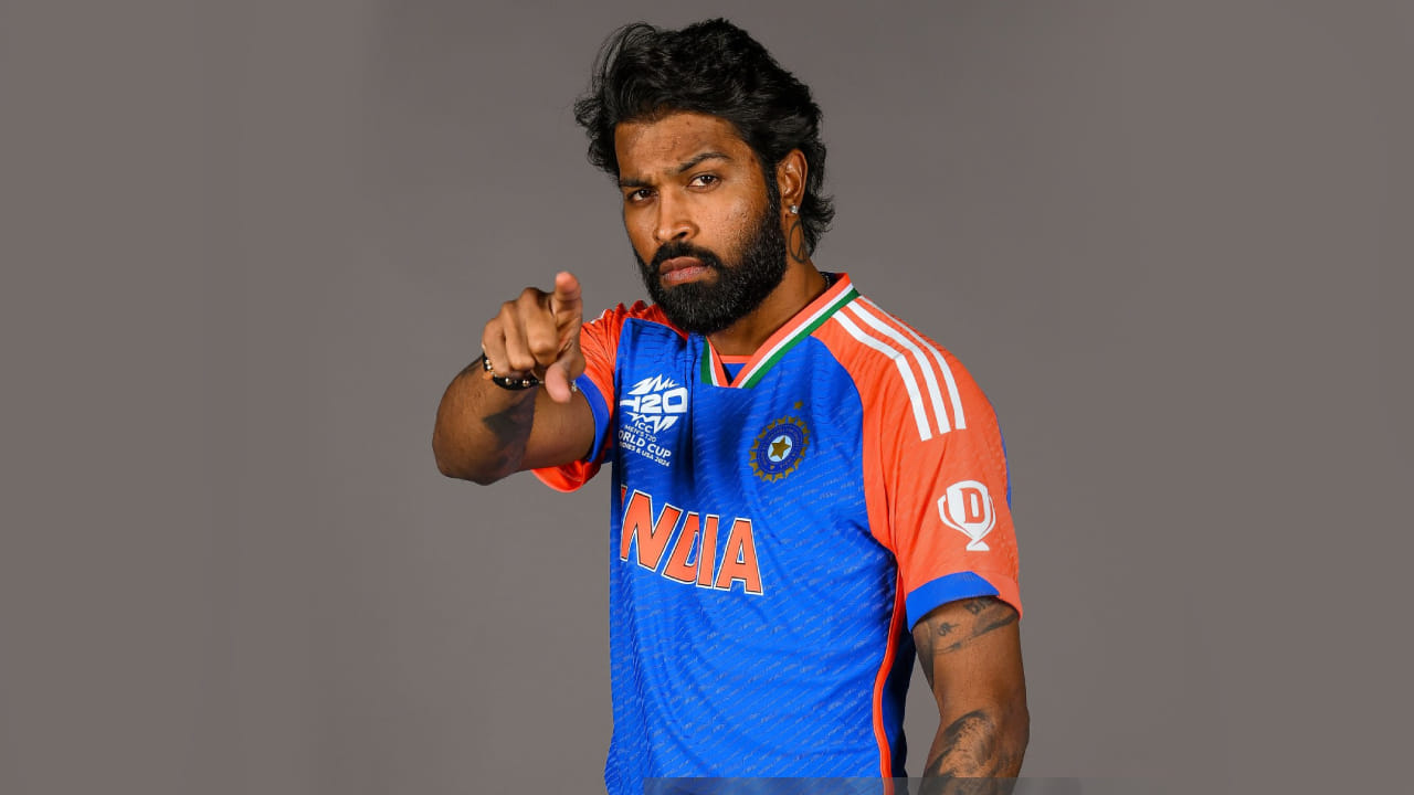 ಇನ್ನು ಐದನೇ ಕ್ರಮಾಂಕದಲ್ಲಿ ಹಾರ್ದಿಕ್ ಪಾಂಡ್ಯ ಹೆಸರು ಕಾಣಿಸಿಕೊಂಡಿದೆ. ವೇಗದ ಬೌಲಿಂಗ್ ಆಲ್​​ರೌಂಡರ್ ಸ್ಥಾನದಲ್ಲಿ ಪಾಂಡ್ಯ ಸಹ ಪ್ಲೇಯಿಂಗ್ ಇಲೆವೆನ್​ನಲ್ಲಿ ಸ್ಥಾನ ಪಡೆಯುವುದು ಖಚಿತ. ಈ ಮೂಲಕ ಬಲಿಷ್ಠ ಬ್ಯಾಟರ್​ಗಳೊಂದಿಗೆ ಏಷ್ಯಾಕಪ್​ನಲ್ಲಿ ಟೀಮ್ ಇಂಡಿಯಾ ಪ್ಲೇಯಿಂಗ್ ಇಲೆವೆನ್ ರೂಪಿಸಲಿದೆ ಎಂದು ಪಿಟಿಐ ವರದಿ ಮಾಡಿದೆ.