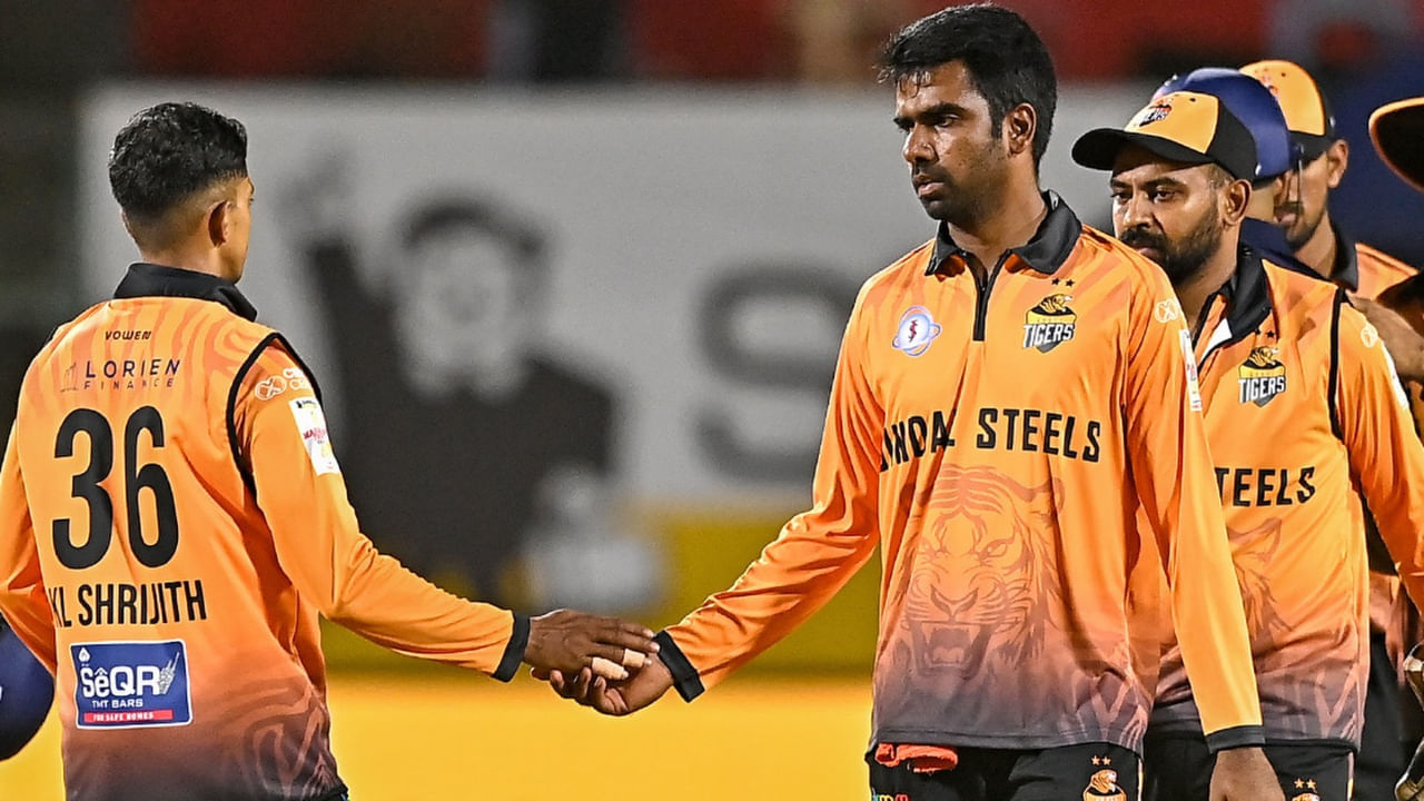 ಪ್ರಸ್ತುತ ಪಾಯಿಂಟ್ ಪಟ್ಟಿಯಲ್ಲಿ ಅಗ್ರಸ್ಥಾನದಲ್ಲಿರುವ ಹುಬ್ಬಳ್ಳಿ ಟೈಗರ್ಸ್​ ತಂಡ ಆಡಿದ 10 ಪಂದ್ಯಗಳಲ್ಲಿ 7 ರಲ್ಲಿ ಗೆದ್ದು ಮೂರು ಪಂದ್ಯಗಳಲ್ಲಿ ಸೋತು 14 ಅಂಕಗಳೊಂದಿಗೆ ಪ್ಲೇ ಆಫ್​ಗೆ ಅರ್ಹತೆ ಪಡೆದುಕೊಂಡಿದೆ.