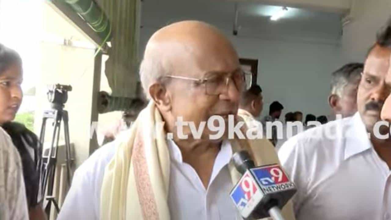 ಒಂದು ದಿನದ ಮಟ್ಟಿಗೆ ಮುಷ್ಕರ ಮುಂದೂಡಿದರೆ ಆಗುವ ಪ್ರಯೋಜನವಾದರೂ ಏನು? ಅನಂತ್ ಸುಬ್ಬಾರಾವ್ ಒಂದು ದಿನದ ಮಟ್ಟಿಗೆ ಮುಷ್ಕರ ಮುಂದೂಡಿದರೆ ಆಗುವ ಪ್ರಯೋಜನವಾದರೂ ಏನು? ಅನಂತ್ ಸುಬ್ಬಾರಾವ್