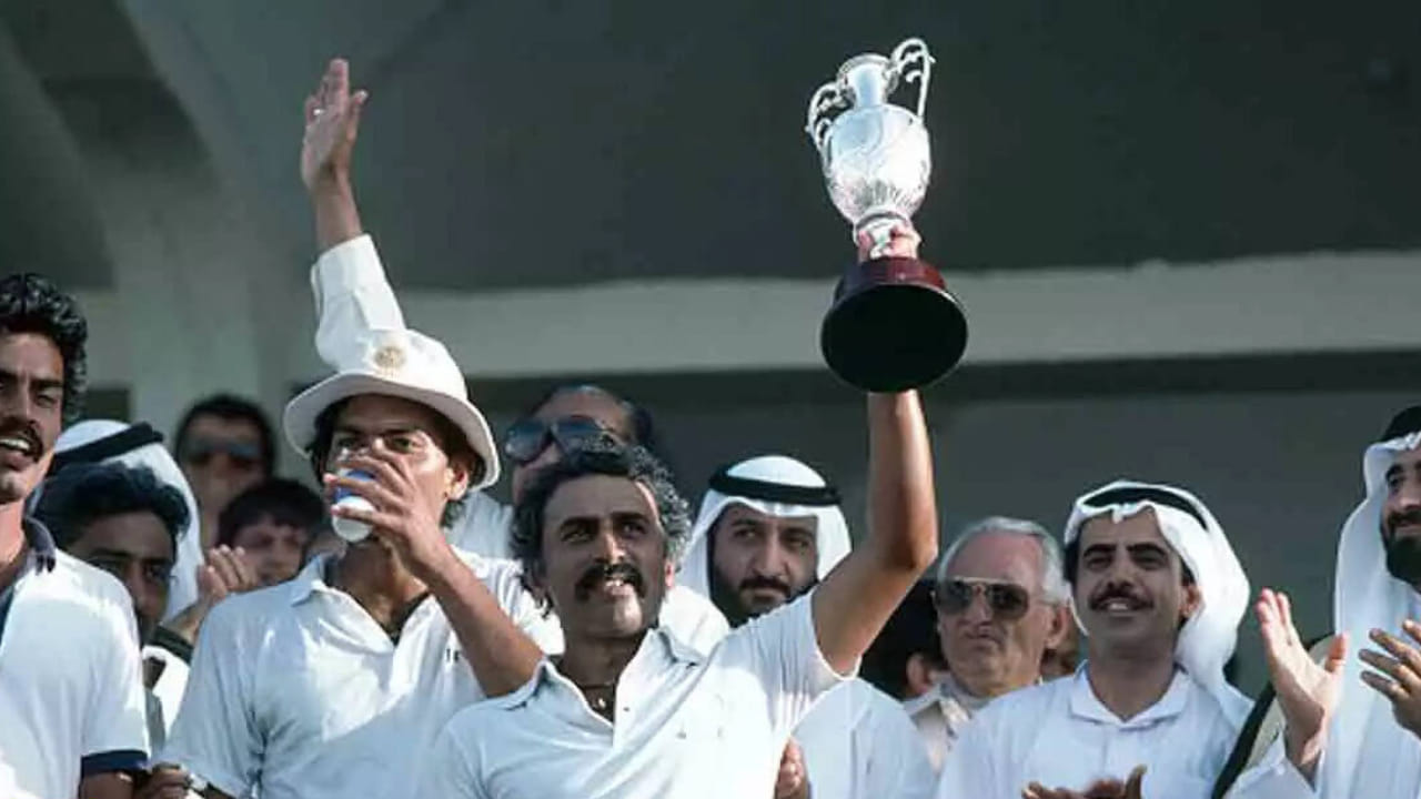 ಏಷ್ಯಾ ಕಪ್ ಪ್ರಶಸ್ತಿಯನ್ನು ಗೆದ್ದ ಮೊದಲ ನಾಯಕ ಸುನಿಲ್ ಗವಾಸ್ಕರ್. ಅವರು 1984 ರಲ್ಲಿ ಈ ಸಾಧನೆ ಮಾಡಿದ್ದರು. ಭಾರತ ತಂಡವು ಫೈನಲ್‌ನಲ್ಲಿ ಪಾಕಿಸ್ತಾನವನ್ನು ಸೋಲಿಸಿ ಟ್ರೋಫಿಯನ್ನು ವಶಪಡಿಸಿಕೊಂಡಿತು. ಇಲ್ಲಿಂದ ಟೀಂ ಇಂಡಿಯಾ ಏಷ್ಯನ್ ತಂಡಗಳ ಮೇಲೆ ಪ್ರಾಬಲ್ಯ ಸಾಧಿಸಲು ಪ್ರಾರಂಭಿಸಿತು. ಆ ಪಂದ್ಯಾವಳಿಯಲ್ಲಿ ಭಾರತ, ಪಾಕಿಸ್ತಾನ ಮತ್ತು ಶ್ರೀಲಂಕಾ ತಂಡಗಳು ಮಾತ್ರ ಭಾಗವಹಿಸಿದ್ದವು.