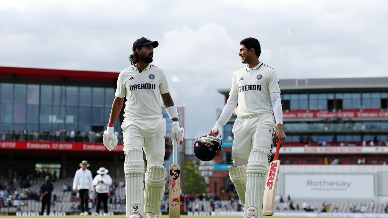 ಇದಕ್ಕೂ ಮೊದಲು, 2003-04 ರಲ್ಲಿ ನಡೆದಿದ್ದ ಬಾರ್ಡರ್-ಗವಾಸ್ಕರ್ ಟ್ರೋಫಿಯಲ್ಲಿ ಒಟ್ಟಾರೆ 17 ಶತಕದ ಜೊತೆಯಾಟಗಳು ನಡೆದಿದ್ದವು. ಈಗ ಈ 21 ವರ್ಷಗಳ ಹಳೆಯ ದಾಖಲೆಯನ್ನು ಅಂಡರ್ಸನ್- ತೆಂಡೂಲ್ಕರ್ ಟ್ರೋಫಿಯಲ್ಲಿ ಮುರಿಯಲಾಗಿದೆ.