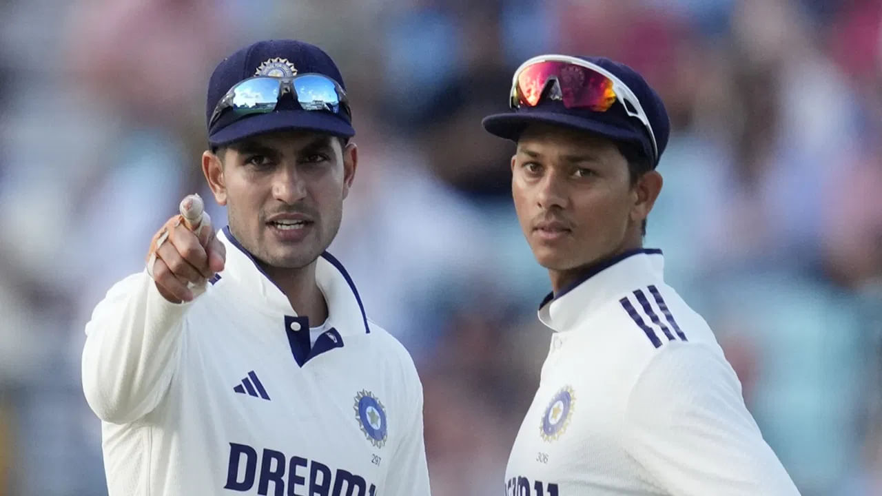 ಇನ್ನು ಟೆಸ್ಟ್ ಸರಣಿಯ ಬಗ್ಗೆ ಹೇಳುವುದಾದರೆ.. ಲೀಡ್ಸ್‌ನಲ್ಲಿ ಟೀಂ ಇಂಡಿಯಾವನ್ನು ಸೋಲಿಸಿದ್ದ ಇಂಗ್ಲೆಂಡ್‌, ಎಡ್ಜ್‌ಬಾಸ್ಟನ್‌ನಲ್ಲಿ ಸೋತಿತ್ತು. ಆ ಬಳಿಕ ಲಾರ್ಡ್ಸ್‌ನಲ್ಲಿ ನಡೆದಿದ್ದ ಪಂದ್ಯವನ್ನು ಇಂಗ್ಲೆಂಡ್‌ ಗೆದ್ದಿಕೊಂಡರೆ, ಮ್ಯಾಂಚೆಸ್ಟರ್ ಟೆಸ್ಟ್ ಡ್ರಾ ಆಗಿತ್ತು. ಈಗ ಇಂಗ್ಲೆಂಡ್ ಸರಣಿಯನ್ನು ಗೆಲ್ಲುತ್ತದೆಯೇ ಅಥವಾ ಭಾರತ ಡ್ರಾ ಮಾಡಿಕೊಳ್ಳುತ್ತದೆಯೇ ಎಂಬುದು ಓವಲ್‌ನಲ್ಲಿ ನಿರ್ಧರಿಸಲ್ಪಡುತ್ತದೆ.