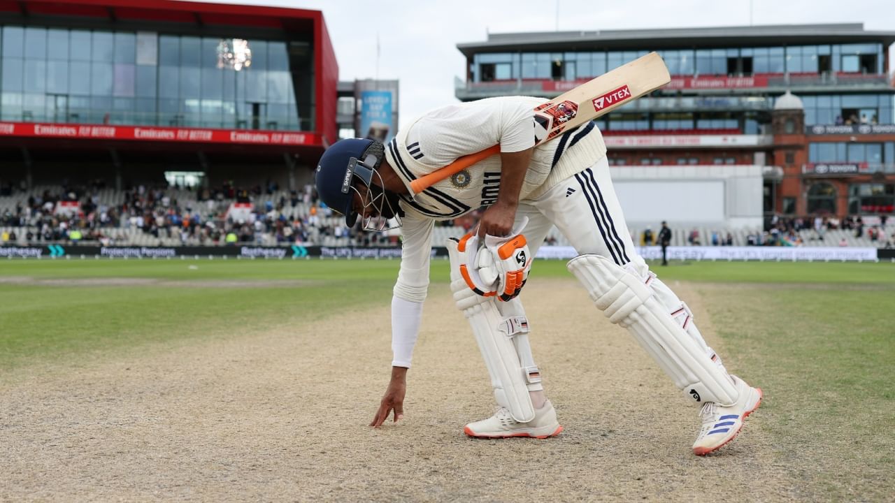 ಇತ್ತೀಚೆಗೆ ಭಾರತ ಮತ್ತು ಇಂಗ್ಲೆಂಡ್ ನಡುವೆ 5 ಟೆಸ್ಟ್ ಪಂದ್ಯಗಳ ಸರಣಿ ನಡೆದಿತ್ತು. ಇಂಗ್ಲೆಂಡ್ ಆತಿಥ್ಯದಲ್ಲಿ ನಡೆದಿದ್ದ ಈ ಟೆಸ್ಟ್ ಸರಣಿ ಅಂತಿಮವಾಗಿ 2-2 ರಿಂದ ಡ್ರಾದಲ್ಲಿ ಕೊನೆಗೊಂಡಿತು. ಇದೀಗ ಭಾರತ ಹಾಗೂ ಇಂಗ್ಲೆಂಡ್ ನಡುವೆ ನಡೆದ ಐದು ಪಂದ್ಯಗಳ ಪಿಚ್ ಮತ್ತು ಔಟ್ಫೀಲ್ಡ್ ರೇಟಿಂಗ್ ಅನ್ನು ಐಸಿಸಿ ಬಿಡುಗಡೆ ಮಾಡಿದೆ.