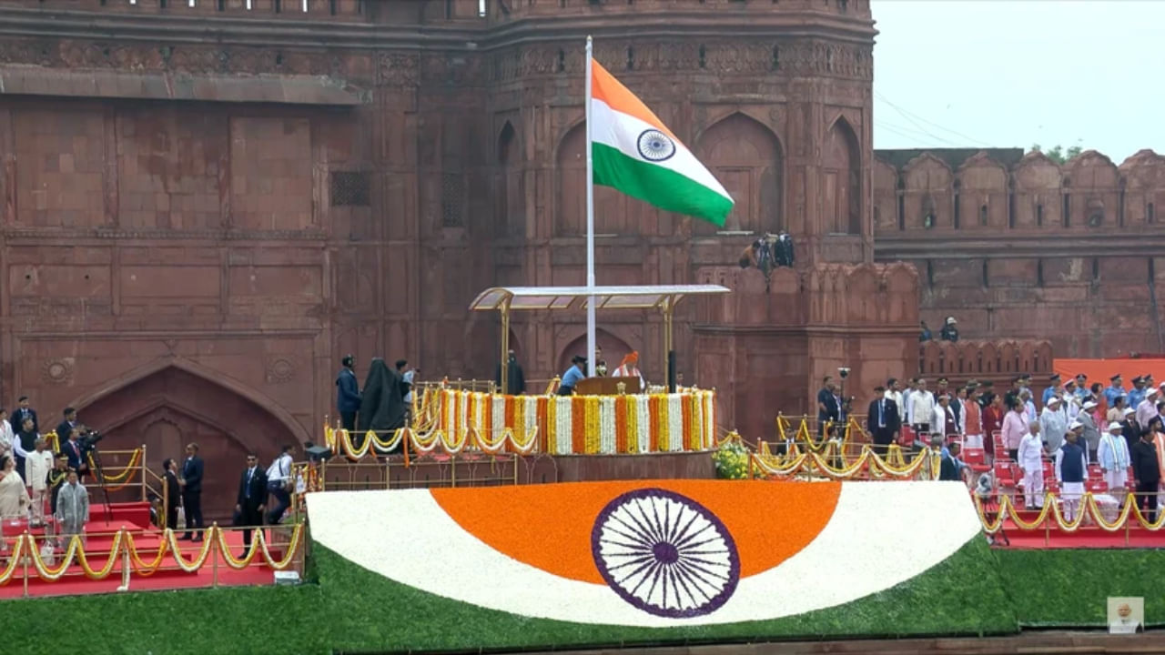 ಆಗಸ್ಟ್ 15 ಶುಕ್ರವಾರ ಭಾರತ ಸ್ವಾತಂತ್ರ್ಯ ಪಡೆದು 79 ವರ್ಷಗಳನ್ನು ಪೂರೈಸಿದೆ. ಈ ವಿಶೇಷ ದಿನದಂದು ಭಾರತ ಕ್ರಿಕೆಟ್​ನ ಹಲವು ದಿಗ್ಗಜ ಆಟಗಾರರು ದೇಶವಾಸಿಗಳಿಗೆ ಸ್ವಾತಂತ್ರ್ಯ ದಿನಾಚರಣೆಯ ಶುಭಾಶಯಗಳನ್ನು ಕೋರಿದ್ದಾರೆ. ಭಾರತೀಯ ತಂಡದ ಅನುಭವಿ ಬ್ಯಾಟ್ಸ್‌ಮನ್ ವಿರಾಟ್ ಕೊಹ್ಲಿ, ಕ್ರಿಕೆಟ್ ದೇವರು ಸಚಿನ್ ತೆಂಡೂಲ್ಕರ್ , ಟೀಮ್ ಇಂಡಿಯಾದ ಮುಖ್ಯ ಕೋಚ್ ಗೌತಮ್ ಗಂಭೀರ್ ಮತ್ತು ಟೆಸ್ಟ್ ತಂಡದ ನಾಯಕ ಶುಭ್‌ಮನ್ ಗಿಲ್ ಕೂಡ ತಮ್ಮ ಇನ್‌ಸ್ಟಾಗ್ರಾಮ್ ಖಾತೆಗಳಲ್ಲಿ ಪೋಸ್ಟ್‌ ಹಂಚಿಕೊಂಡಿದ್ದಾರೆ.