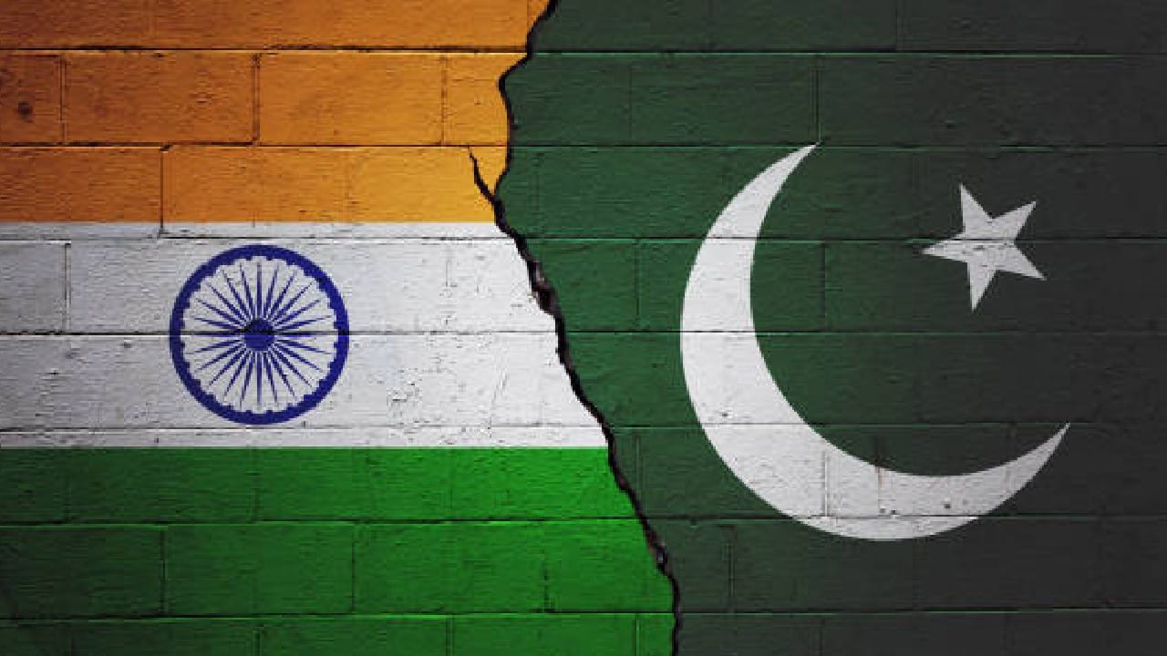 ಏಟಿಗೆ ಎದುರೇಟು; ದೆಹಲಿಯಲ್ಲಿರುವ ಪಾಕಿಸ್ತಾನದ ರಾಯಭಾರ ಕಚೇರಿಗೆ ಪೇಪರ್ ನಿಲ್ಲಿಸಿದ ಭಾರತ