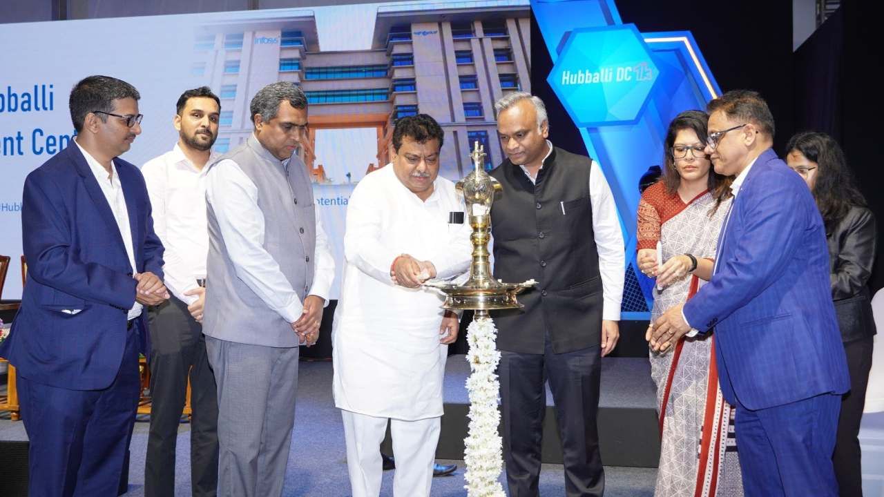 ಹುಬ್ಬಳ್ಳಿಯಲ್ಲಿ ಇನ್ಫೋಸಿಸ್ ಅಡ್ವಾನ್ಸ್ಡ್ ಟೆಕ್ ಸೆಂಟರ್ ಅನಾವರಣ: ಎಐ, ಸೈಬರ್ ಭದ್ರತೆ ಮೇಲೆ ನಿಗಾ ಹುಬ್ಬಳ್ಳಿಯಲ್ಲಿ ಇನ್ಫೋಸಿಸ್ ಅಡ್ವಾನ್ಸ್ಡ್ ಟೆಕ್ ಸೆಂಟರ್ ಅನಾವರಣ: ಎಐ, ಸೈಬರ್ ಭದ್ರತೆ ಮೇಲೆ ನಿಗಾ