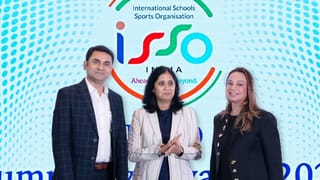 ಅರೆಸ್ಟ್ ಆಗಿರುವ ದರ್ಶನ್ ನೋಡಲು ಬಂದ ಅಭಿಮಾನಿಗಳಿಗೆ ಪೊಲೀಸ್ ಲಾಠಿ ರುಚಿ