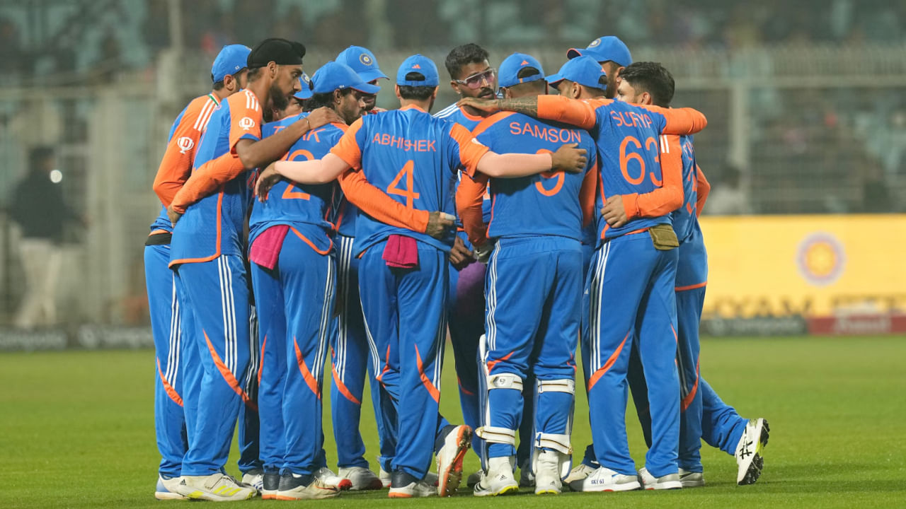 ಏಷ್ಯಾಕಪ್‌ಗಾಗಿ ಭಾರತ ತಂಡ: ಸೂರ್ಯಕುಮಾರ್ ಯಾದವ್ (ನಾಯಕ), ಶುಭ್​ಮನ್ ಗಿಲ್ (ಉಪನಾಯಕ), ಅಭಿಷೇಕ್ ಶರ್ಮಾ, ತಿಲಕ್ ವರ್ಮಾ, ಹಾರ್ದಿಕ್ ಪಾಂಡ್ಯ, ಶಿವಂ ದುಬೆ, ಅಕ್ಸರ್ ಪಟೇಲ್, ಜಿತೇಶ್ ಶರ್ಮಾ (ವಿಕೆಟ್ ಕೀಪರ್), ಸಂಜು ಸ್ಯಾಮ್ಸನ್ (ವಿಕೆಟ್ ಕೀಪರ್), ಜಸ್ಪ್ರೀತ್ ಬುಮ್ರಾ, ಅರ್ಷ್‌ದೀಪ್ ಸಿಂಗ್, ವರುಣ್ ಚಕ್ರವರ್ತಿ ಮತ್ತು ಕುಲ್ದೀಪ್ ಯಾದವ್
