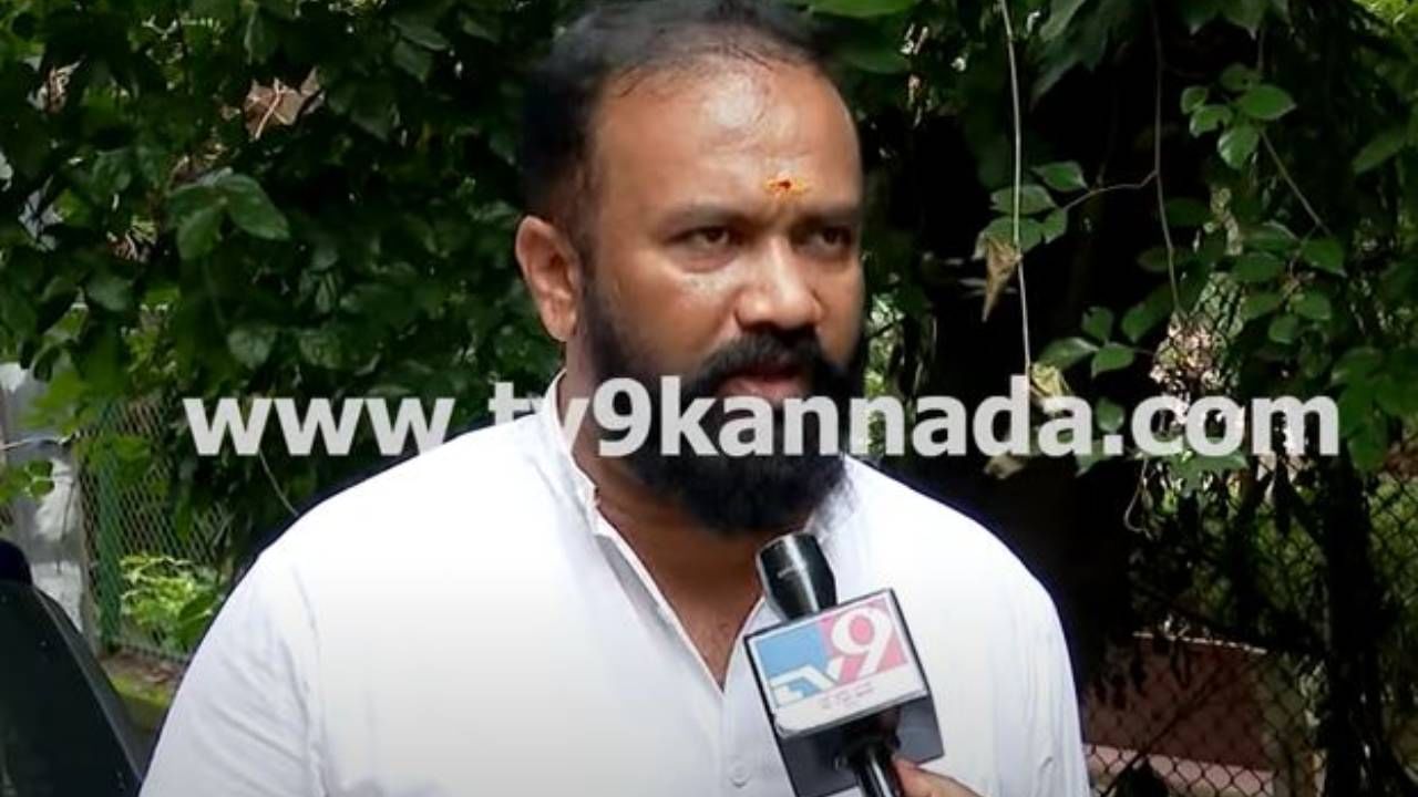 ಸರ್ಕಾರ ದಮಮಕಾರಿ ನೀತಿ ಅನುಸರಿಸಿದರೆ, ಬಸ್ಗಳ ಓಡಾಟ ನಿಲ್ಲಿಸಿ ಡಿಪೋಗಳನ್ನು ಮುಚ್ಚುತ್ತೇವೆ: ಸಾರಿಗೆ ಮುಖಂಡ ಸರ್ಕಾರ ದಮಮಕಾರಿ ನೀತಿ ಅನುಸರಿಸಿದರೆ, ಬಸ್ಗಳ ಓಡಾಟ ನಿಲ್ಲಿಸಿ ಡಿಪೋಗಳನ್ನು ಮುಚ್ಚುತ್ತೇವೆ: ಸಾರಿಗೆ ಮುಖಂಡ