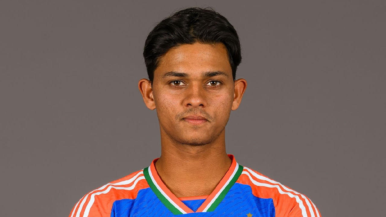 ಯಶಸ್ವಿ ಜೈಸ್ವಾಲ್: ಟೀಮ್ ಇಂಡಿಯಾದಲ್ಲಿ ಆರಂಭಿಕ ದಾಂಡಿಗರ ದಂಡೇ ಇದೆ. ಏಷ್ಯಾಕಪ್​ ತಂಡದಲ್ಲಿ ಆರಂಭಿಕರಾಗಿ ಅಭಿಷೇಕ್ ಶರ್ಮಾ, ಸಂಜು ಸ್ಯಾಮ್ಸನ್ ಹಾಗೂ ಶುಭ್​ಮನ್ ಗಿಲ್ ಕಾಣಿಸಿಕೊಳ್ಳಲಿದ್ದಾರೆ ಎಂದು ವರದಿಯಾಗಿದೆ. ಹೀಗಾಗಿ ಎಡಗೈ ದಾಂಡಿಗ ಯಶಸ್ವಿ ಜೈಸ್ವಾಲ್ ಅವರನ್ನು ಏಷ್ಯಾಕಪ್​ಗೆ ಪರಿಗಣಿಸುವುದಿಲ್ಲ ಎಂದು ತಿಳಿದು ಬಂದಿದೆ.