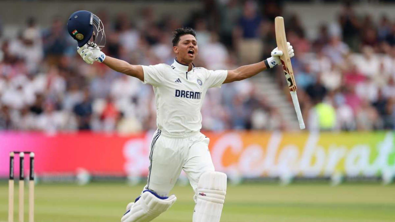 ಟಾಪ್ 10 ರೊಳಗೆ ಸ್ಥಾನ ಪಡೆದಿರುವ ಟೀಂ ಇಂಡಿಯಾ ಆಟಗಾರರ ಪಟ್ಟಿಯಲ್ಲಿ ಯಶಸ್ವಿ ಜೈಸ್ವಾಲ್ ಅಗ್ರಸ್ಥಾನದಲ್ಲಿದ್ದಾರೆ. ಓವಲ್ ಟೆಸ್ಟ್ ಪಂದ್ಯದಲ್ಲಿ ಭರ್ಜರಿ ಶತಕ ಸಿಡಿಸಿದ್ದ ಜೈಸ್ವಾಲ್ ಇದೀಗ ಐಸಿಸಿ ಟೆಸ್ಟ್ ಬ್ಯಾಟಿಂಗ್ ಶ್ರೇಯಾಂಕದಲ್ಲಿ ಐದನೇ ಸ್ಥಾನವನ್ನು ತಲುಪಿದ್ದಾರೆ.