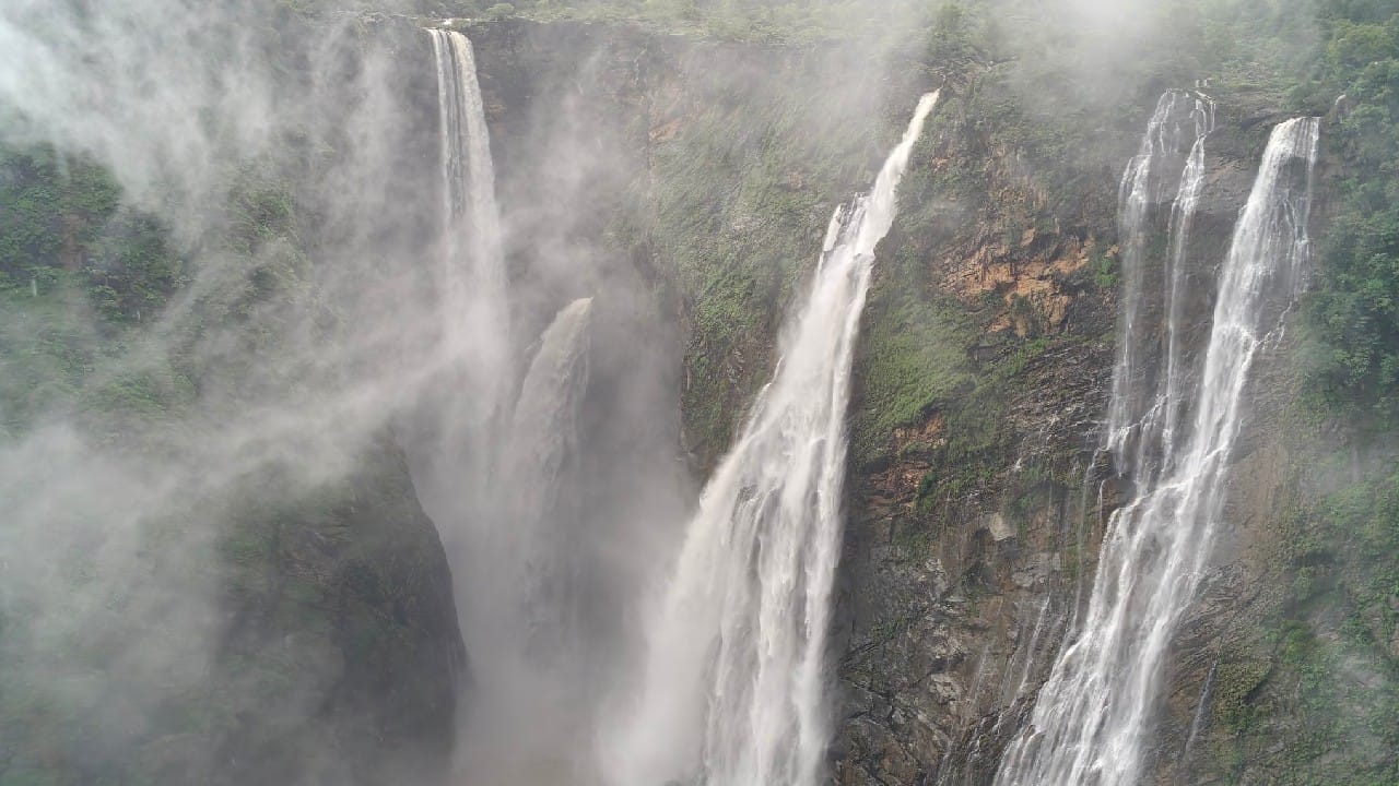 Jog Falls: ಭಾರೀ ಮಳೆಯಿಂದ ತುಂಬಿ ನಿಂತ ಶರಾವತಿ; ಜೋಗ ಜಲಪಾತಕ್ಕೆ ಜೀವಕಳೆ