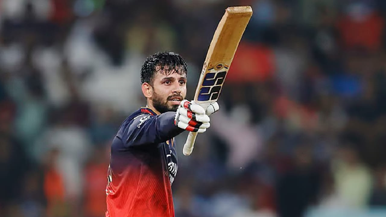 ಐಪಿಎಲ್ 2025 ರಲ್ಲಿ ರಾಯಲ್ ಚಾಲೆಂಜರ್ಸ್ ಬೆಂಗಳೂರು ತಂಡವು ಚಾಂಪಿಯನ್ ಪಟ್ಟ ಅಲಂಕರಿಸುವಲ್ಲಿ ಜಿತೇಶ್ ಶರ್ಮಾ ಪ್ರಮುಖ ಪಾತ್ರವಹಿಸಿದ್ದರು. ಹೀಗಾಗಿ ಏಷ್ಯಾಕಪ್ಗಾಗಿ 2ನೇ ವಿಕೆಟ್ ಕೀಪರ್ ಬ್ಯಾಟರ್ ಆಗಿ ಜಿತೇಶ್ ಅವರನ್ನು ಆಯ್ಕೆ ಮಾಡಲು ಬಿಸಿಸಿಐ ಆಯ್ಕೆ ಸಮಿತಿ ಆಸಕ್ತಿ ತೋರಿದೆ ಎಂದು ಪಿಟಿಐ ವರದಿ ಮಾಡಿದೆ.