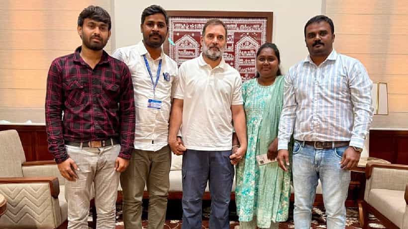 ರಾಹುಲ್ ಗಾಂಧಿಯನ್ನು ಭೇಟಿಯಾದ ಕರ್ನಾಟಕ ಬೈಕ್ ಟ್ಯಾಕ್ಸಿ ಚಾಲಕರು; ನೀತಿ ರೂಪಿಸಲು ಮಧ್ಯಪ್ರವೇಶಿಸಲು ಮನವಿ