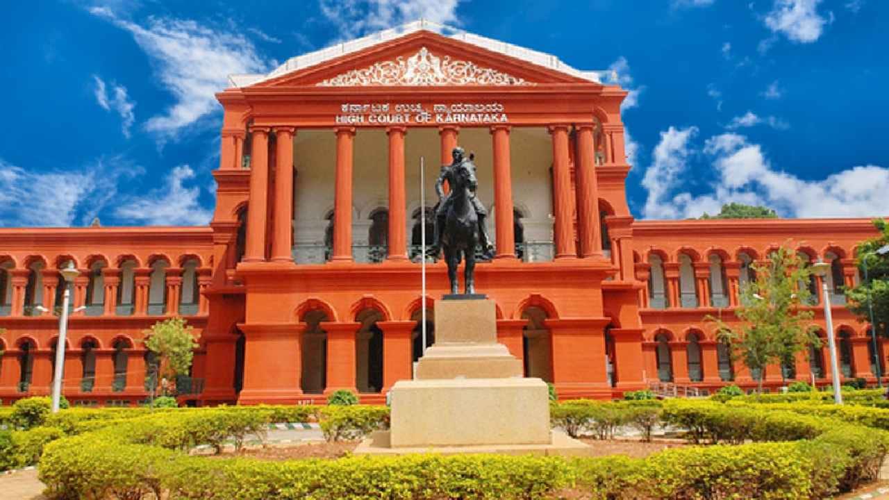 ಶಿಫಾರಸ್ಸಿನ ಮೇರೆಗೆ ವರ್ಗಾವಣೆ ಮಾಡುವುದು ತಪ್ಪಲ್ಲ: ತಹಶೀಲ್ದಾರ್​​​ಗೆ ಹೈಕೋರ್ಟ್ ಪಾಠ