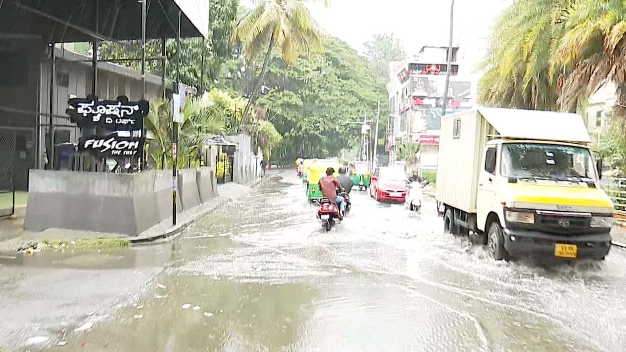 Karnataka Rains: ಕರ್ನಾಟಕದಲ್ಲಿ ಮುಂದುವರೆದ ಮಳೆ, ಮುಂದಿನ 5 ದಿನ ಈ ಜಿಲ್ಲೆಗಳಲ್ಲಿ ಭಾರೀ ಮಳೆ ಸಾಧ್ಯತೆ