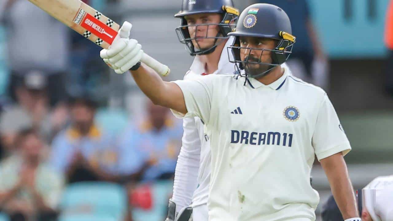 Karun Nair: 3 ಸಾವಿರದ 146 ದಿನಗಳ ನಂತರ ಮಿಂಚಿದ ಕರುಣ್ ನಾಯರ್ ಬ್ಯಾಟ್: ಟೀಮ್ ಇಂಡಿಯಾಕ್ಕೆ ಕನ್ನಡಿಗ ಆಧಾರ Karun Nair: 3 ಸಾವಿರದ 146 ದಿನಗಳ ನಂತರ ಮಿಂಚಿದ ಕರುಣ್ ನಾಯರ್ ಬ್ಯಾಟ್: ಟೀಮ್ ಇಂಡಿಯಾಕ್ಕೆ ಕನ್ನಡಿಗ ಆಧಾರ