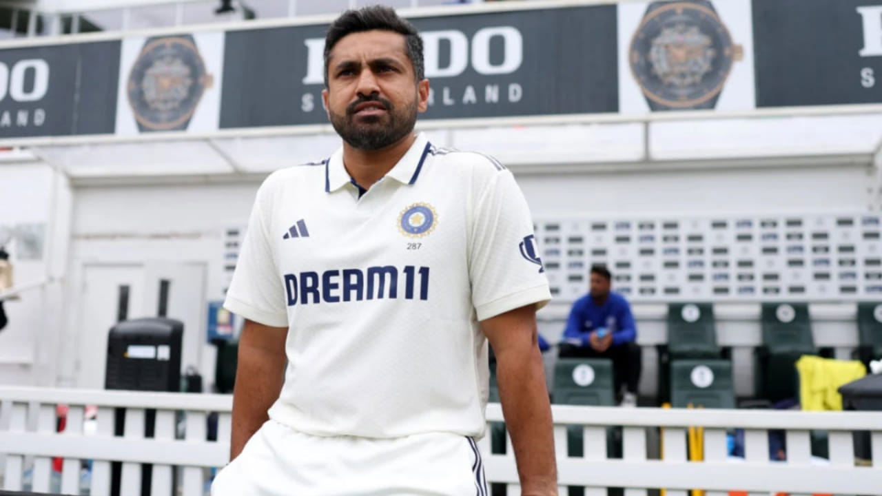 8 ವರ್ಷಗಳ ನಂತರ ಭಾರತ ತಂಡದಲ್ಲಿ ಸ್ಥಾನ ಪಡೆದಿದ್ದ ಕರ್ನಾಟಕದ ಅನುಭವಿ ಬ್ಯಾಟ್ಸ್ಮನ್ ಕರುಣ್ ನಾಯರ್ಗೆ ಇಂಗ್ಲೆಂಡ್ ಪ್ರವಾಸದಲ್ಲಿ ನಿರೀಕ್ಷಿತ ಪ್ರದರ್ಶನ ನೀಡಲು ಸಾಧ್ಯವಾಗಲಿಲ್ಲ. ಇಂಗ್ಲೆಂಡ್ ಪ್ರವಾಸದಲ್ಲಿ ಐದು ಟೆಸ್ಟ್ಗಳ ಸರಣಿಯಲ್ಲಿ ನಾಲ್ಕು ಪಂದ್ಯಗಳನ್ನು ಆಡಿದ ಕರುಣ್ 25.62 ಸರಾಸರಿಯಲ್ಲಿ ಕೇವಲ 205 ರನ್ ಗಳಿಸಿದರು. ಇದರಲ್ಲಿ ಕೇವಲ ಒಂದು ಅರ್ಧಶತಕ ಮಾತ್ರ ಸೇರಿತ್ತು.