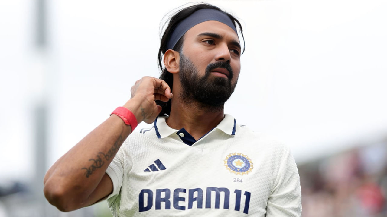 ಇದೀಗ ಸುನಿಲ್ ಗವಾಸ್ಕರ್ (1199 ಎಸೆತಗಳು) ಹಾಗೂ ಮುರಳಿ ವಿಜಯ್ (1054) ಅವರ ಬಳಿಕ ಕೆಎಲ್ ರಾಹುಲ್ ವಿದೇಶಿ ಟೆಸ್ಟ್ ಸರಣಿಯಲ್ಲಿ ಅತ್ಯಧಿಕ ಬಾಲ್ಗಳನ್ನು ಎದುರಿಸಿದ ಆರಂಭಿಕ ದಾಂಡಿಗ ಎನಿಸಿಕೊಂಡಿದ್ದಾರೆ. ಇದರ ಜೊತೆಗೆ 532 ರನ್ ಕಲೆಹಾಕಿ ಆಂಗ್ಲರ ನಾಡಿನಲ್ಲಿ 4 ದಶಕಗಳ ಬಳಿಕ ಅತ್ಯುತ್ತಮ ಪ್ರದರ್ಶನ ನೀಡಿದ ಟೀಮ್ ಇಂಡಿಯಾ ಓಪನರ್ ಎನಿಸಿಕೊಂಡಿದ್ದಾರೆ.