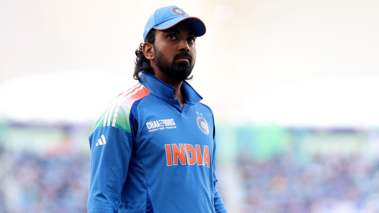 ಇತ್ತ ಕೆಎಲ್ ರಾಹುಲ್ ಭಾರತದ ಪರ ಟಿ20 ಪಂದ್ಯವಾಡಿ ವರ್ಷ ಕಳೆದಿದೆ. ಅದರಲ್ಲೂ 2024ರಲ್ಲಿ ನಡೆದ ಟಿ20 ವಿಶ್ವಕಪ್ ಗೆ ರಾಹುಲ್ ಅವರನ್ನು ಆಯ್ಕೆ ಮಾಡಿರಲಿಲ್ಲ. ಇನ್ನು ಈ ವರ್ಷದ ಆರಂಭದಲ್ಲಿ ನಡೆದ ಇಂಗ್ಲೆಂಡ್ ವಿರುದ್ಧದ 5 ಪಂದ್ಯಗಳ ಟಿ20 ಸರಣಿಯಲ್ಲೂ ಕೆಎಲ್ಆರ್​​ಗೆ ಚಾನ್ಸ್ ನೀಡಿರಲಿಲ್ಲ.