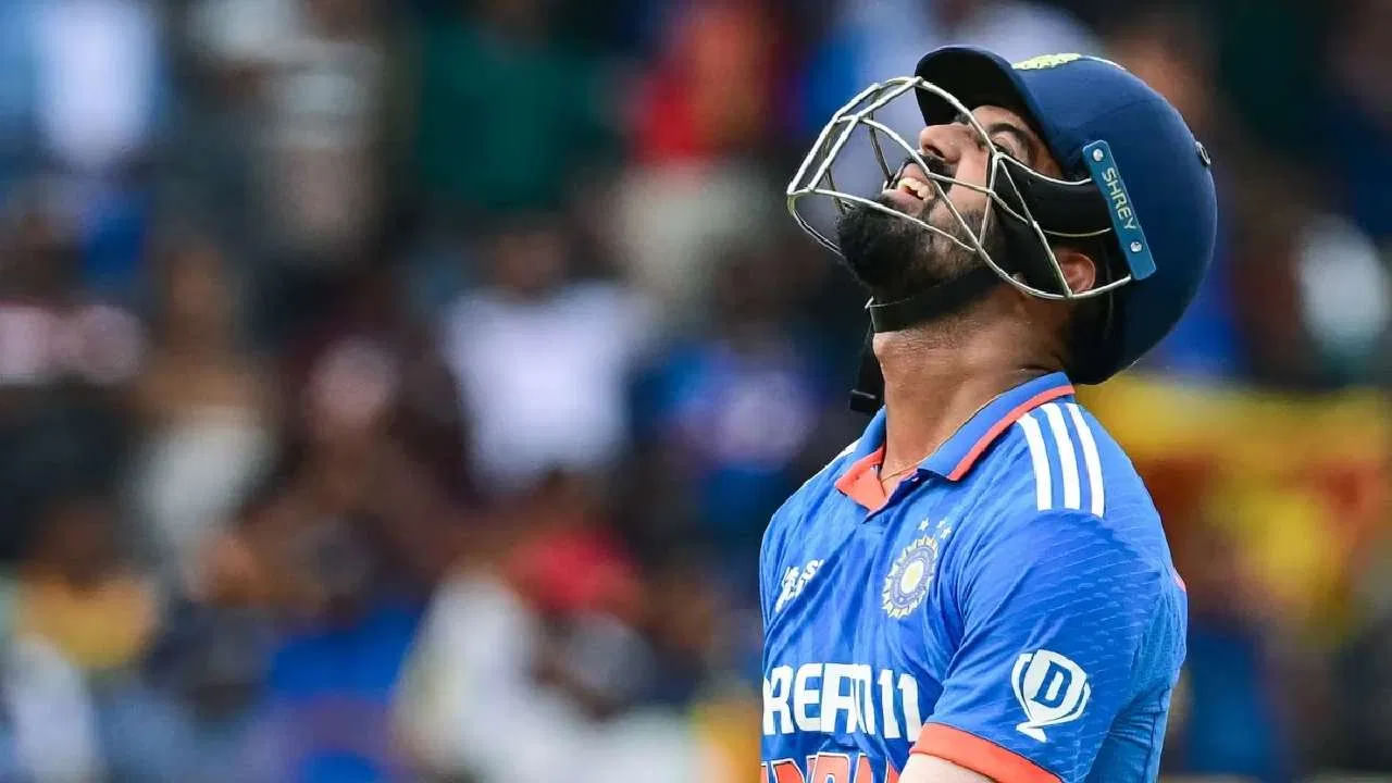 ಕೆಎಲ್ ರಾಹುಲ್ ಟೀಮ್ ಇಂಡಿಯಾ ಪರ ಈವರೆಗೆ 72 ಟಿ20 ಪಂದ್ಯಗಳನ್ನಾಡಿದ್ದಾರೆ. ಈ ವೇಳೆ 68 ಇನಿಂಗ್ಸ್ ಆಡಿರುವ ಅವರು 2265 ರನ್ ಕಲೆ ಹಾಕಿದ್ದಾರೆ. ಇದರ ನಡುವೆ 2 ಶತಕ ಹಾಗೂ 22 ಅರ್ಧಶತಕಗಳನ್ನು ಸಹ ಬಾರಿಸಿದ್ದಾರೆ. ಈ ಮೂಲಕ ಭಾರತದ ಪರ ಟಿ20 ಕ್ರಿಕೆಟ್ ನಲ್ಲಿ ಅತ್ಯಧಿಕ ರನ್ ಕಲೆಹಾಕಿದ 4ನೇ ಬ್ಯಾಟರ್ ಎನಿಸಿಕೊಂಡಿದ್ದಾರೆ.