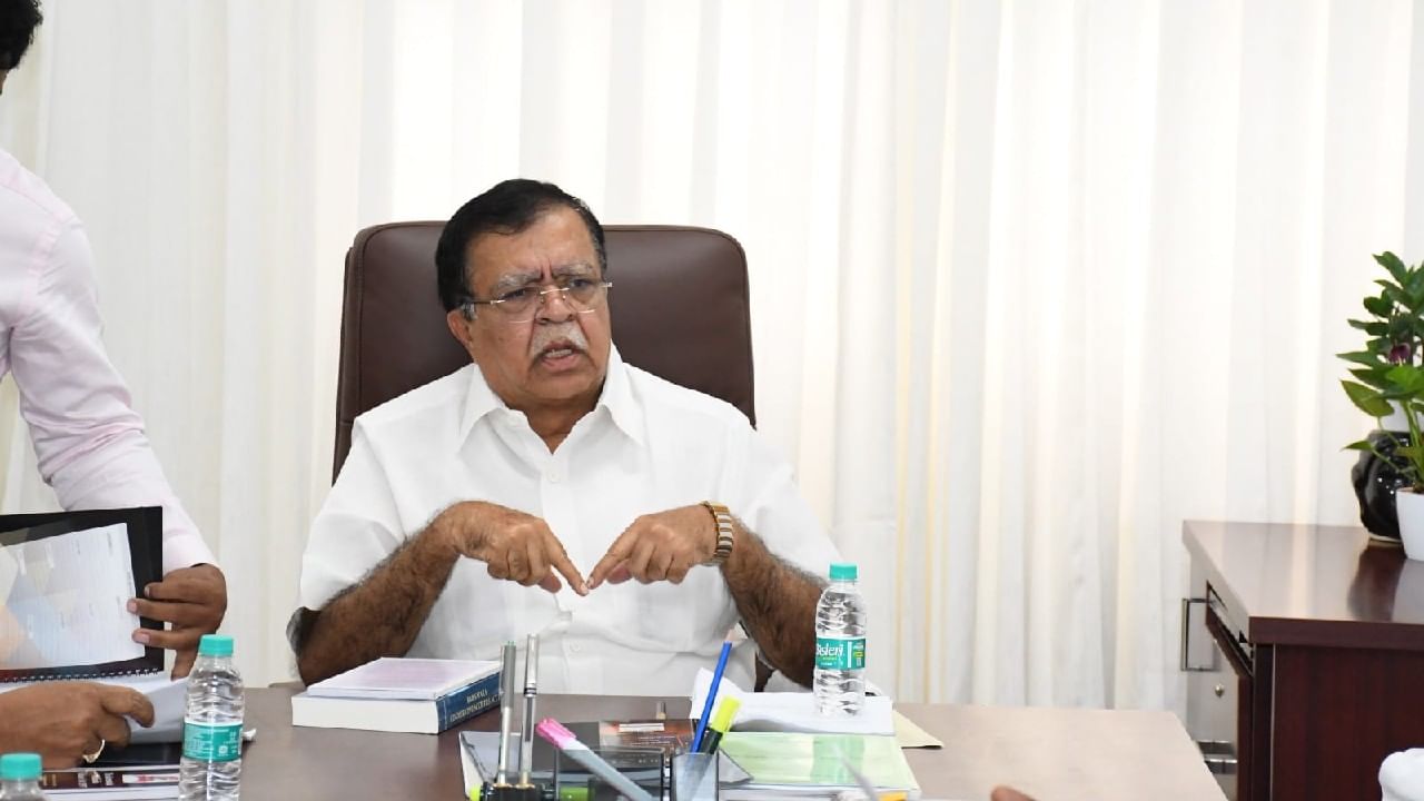 ಸಚಿವ ರಾಜಣ್ಣ ರಾಜೀನಾಮೆ ರಹಸ್ಯ; ದಿಢೀರ್ ನಿರ್ಧಾರದ ಹಿಂದಿನ ಕೈವಾಡ ಯಾರದ್ದು? ಸಚಿವ ರಾಜಣ್ಣ ರಾಜೀನಾಮೆ ರಹಸ್ಯ; ದಿಢೀರ್ ನಿರ್ಧಾರದ ಹಿಂದಿನ ಕೈವಾಡ ಯಾರದ್ದು?