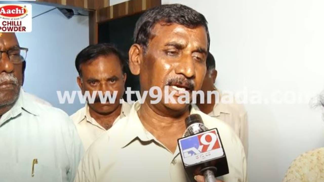 ಆಘಾತಕ್ಕೊಳಗಾಗಿ ತೀವ್ರ ಬೇಸರದಲ್ಲಿ ಪ್ರತಿಕ್ರಿಯಿಸುತ್ತಿರುವ ರಾಜಣ್ಣ ಅಭಿಮಾನಿ ಮತ್ತು ಬೆಂಬಲಿಗರು ಆಘಾತಕ್ಕೊಳಗಾಗಿ ತೀವ್ರ ಬೇಸರದಲ್ಲಿ ಪ್ರತಿಕ್ರಿಯಿಸುತ್ತಿರುವ ರಾಜಣ್ಣ ಅಭಿಮಾನಿ ಮತ್ತು ಬೆಂಬಲಿಗರು