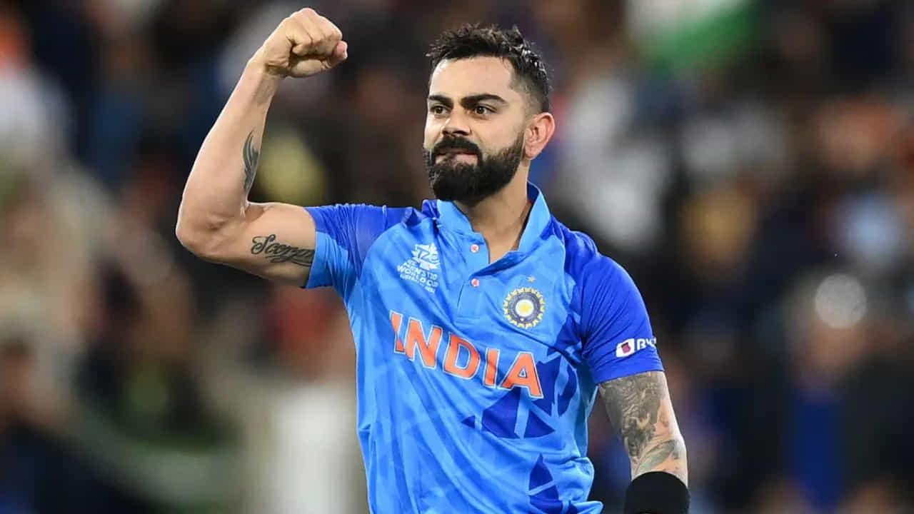 17ನೇ ಆವೃತ್ತಿಯ ಏಷ್ಯಾಕಪ್ ಆರಂಭಕ್ಕೆ ಕೆಲವೇ ದಿನಗಳು ಬಾಕಿ ಉಳಿದಿವೆ. ಈ ಬಾರಿಯ ಏಷ್ಯಾಕಪ್ ಟಿ20 ಮಾದರಿಯಲ್ಲಿ ನಡೆಯುತ್ತಿರುವುದರಿಂದ ರನ್ ಮೆಷಿನ್ ವಿರಾಟ್ ಕೊಹ್ಲಿ ಆಡುವುದನ್ನು ನಾವು ಕಾಣಲಾಗುವುದಿಲ್ಲ. ಆದಾಗ್ಯೂ ಈ ಟೂರ್ನಿಯಲ್ಲಿ ಕೊಹ್ಲಿ ಮಾಡಿರುವ ದಾಖಲೆಯನ್ನು ಯಾರಿಂದಲೂ ಮುರಿಯಲು ಸಾಧ್ಯವಾಗಿಲ್ಲ. ಇದೀಗ ನಾವು ಈ ಟೂರ್ನಿಯಲ್ಲಿ ಅತಿ ದೊಡ್ಡ ಇನ್ನಿಂಗ್ಸ್ ಆಡಿದ ಟಾಪ್ 5 ಆಟಗಾರರನ್ನು ಪಟ್ಟಿ ಮಾಡಿದ್ದೇವೆ. ಅದರಲ್ಲಿ ಕಿಂಗ್ ಕೊಹ್ಲಿ ಮೊದಲ ಸ್ಥಾನದಲ್ಲಿದ್ದಾರೆ.