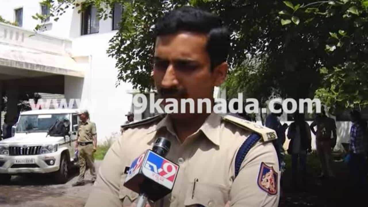 ಡೆತ್ ನೋಟ್ 2 ದಿನ ಮೊದಲೇ ಸಿಕ್ಕರೂ ಮಹಿಳಾ ಸಹೋದ್ಯೋಗಿ ಮತ್ತು ಪತ್ನಿ; ಬಾಬುವನ್ನು ಯಾಕೆ ತಡೆದಿಲ್ಲ? ಡೆತ್ ನೋಟ್ 2 ದಿನ ಮೊದಲೇ ಸಿಕ್ಕರೂ ಮಹಿಳಾ ಸಹೋದ್ಯೋಗಿ ಮತ್ತು ಪತ್ನಿ; ಬಾಬುವನ್ನು ಯಾಕೆ ತಡೆದಿಲ್ಲ?