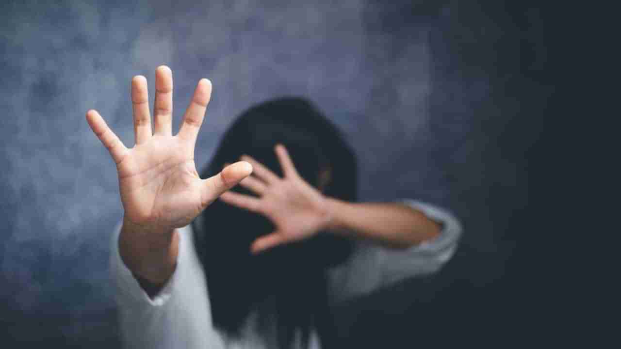 ಬೆಂಗಳೂರು: ಹಾಡಹಗಲೇ ಲೇಡಿಸ್ ಪಿಜಿಗೆ ನುಗ್ಗಿದ ಖದೀಮ; ಚಾಕು ತೋರಿಸಿ ಮಹಿಳಾ ಅಧಿಕಾರಿ ಮೇಲೆ ಲೈಂಗಿಕ ದೌರ್ಜನ್ಯ