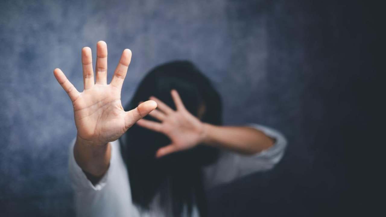 ಬೆಂಗಳೂರು: ಹಾಡಹಗಲೇ ಲೇಡಿಸ್ ಪಿಜಿಗೆ ನುಗ್ಗಿದ ಖದೀಮ; ಚಾಕು ತೋರಿಸಿ ಮಹಿಳಾ ಅಧಿಕಾರಿ ಮೇಲೆ ಲೈಂಗಿಕ ದೌರ್ಜನ್ಯ