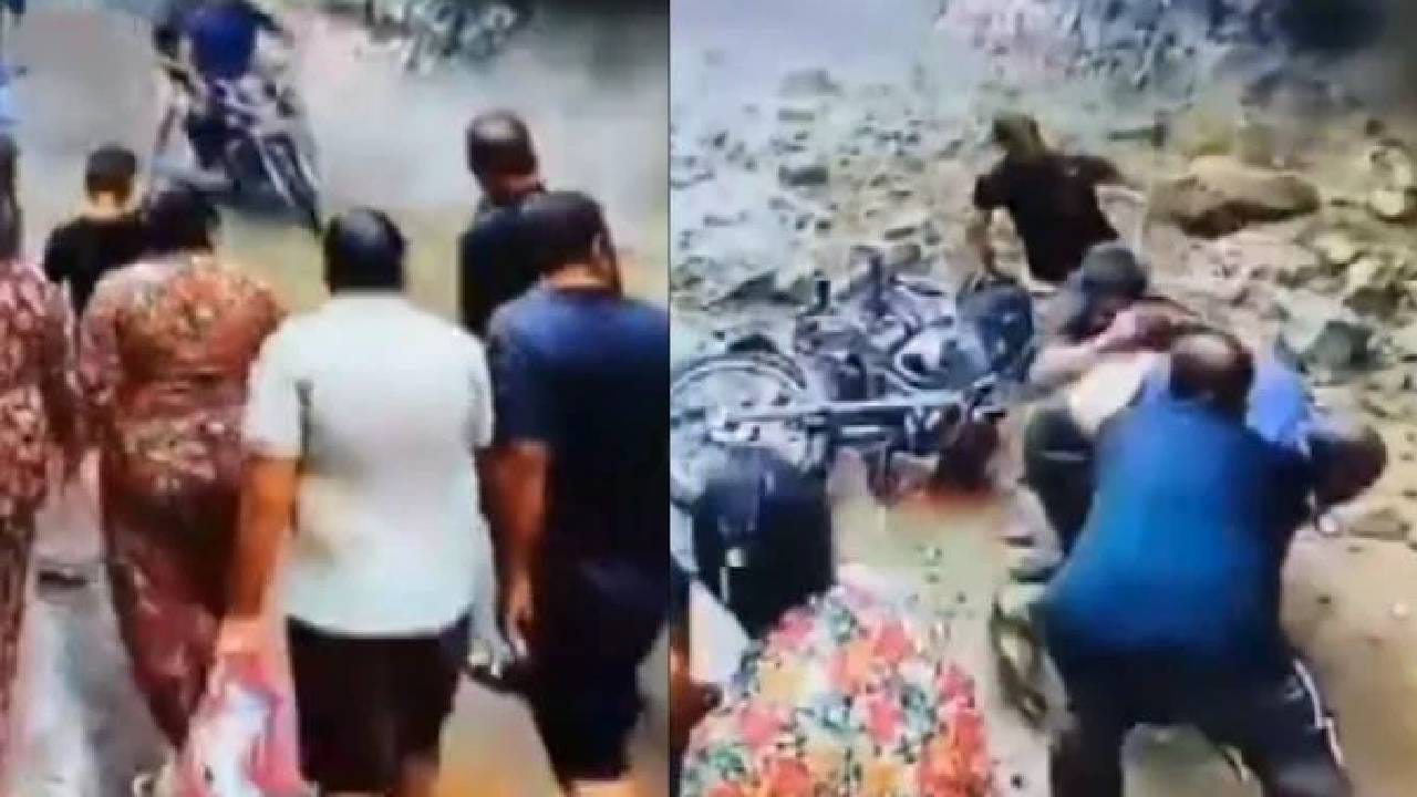 Video: ಹರಿದ್ವಾರ ಭೂಕುಸಿತ, ಬೈಕ್ನಲ್ಲಿದ್ದ ಮೂವರು ಕೂದಲೆಳೆ ಅಂತರದಲ್ಲಿ ಅಪಾಯದಿಂದ ಪಾರು Video: ಹರಿದ್ವಾರ ಭೂಕುಸಿತ, ಬೈಕ್ನಲ್ಲಿದ್ದ ಮೂವರು ಕೂದಲೆಳೆ ಅಂತರದಲ್ಲಿ ಅಪಾಯದಿಂದ ಪಾರು