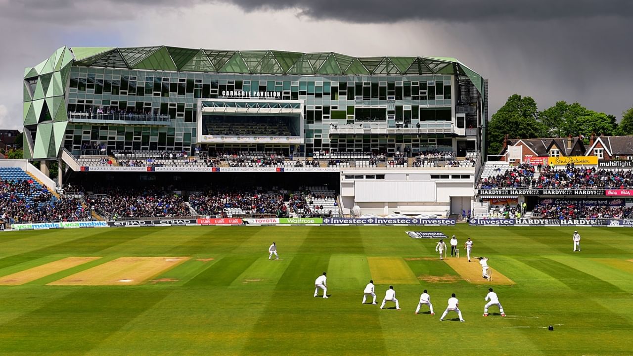 ಭಾರತ ಮತ್ತು ಇಂಗ್ಲೆಂಡ್ ನಡುವಿನ ಮೊದಲ ಟೆಸ್ಟ್ ಪಂದ್ಯವು ಲೀಡ್ಸ್ ಮೈದಾನದಲ್ಲಿ ನಡೆಯಿತು. ಈ ಪಂದ್ಯದ ಕೊನೆಯ ದಿನದಂದು ಇಂಗ್ಲೆಂಡ್ 5 ವಿಕೆಟ್‌ಗಳಿಂದ ಜಯಗಳಿಸಿತು. ಭಾರತ ನೀಡಿದ 371 ರನ್‌ಗಳ ಗುರಿಯನ್ನು ಇಂಗ್ಲೆಂಡ್ ಸುಲಭವಾಗಿ ಬೆನ್ನಟ್ಟಿತು. ಈಗ ಐಸಿಸಿ ಲೀಡ್ಸ್ ಪಿಚ್ ಮತ್ತು ಔಟ್‌ಫೀಲ್ಡ್ ಎರಡಕ್ಕೂ ಅತ್ಯುತ್ತಮ ರೇಟಿಂಗ್ ನೀಡಿದೆ. 