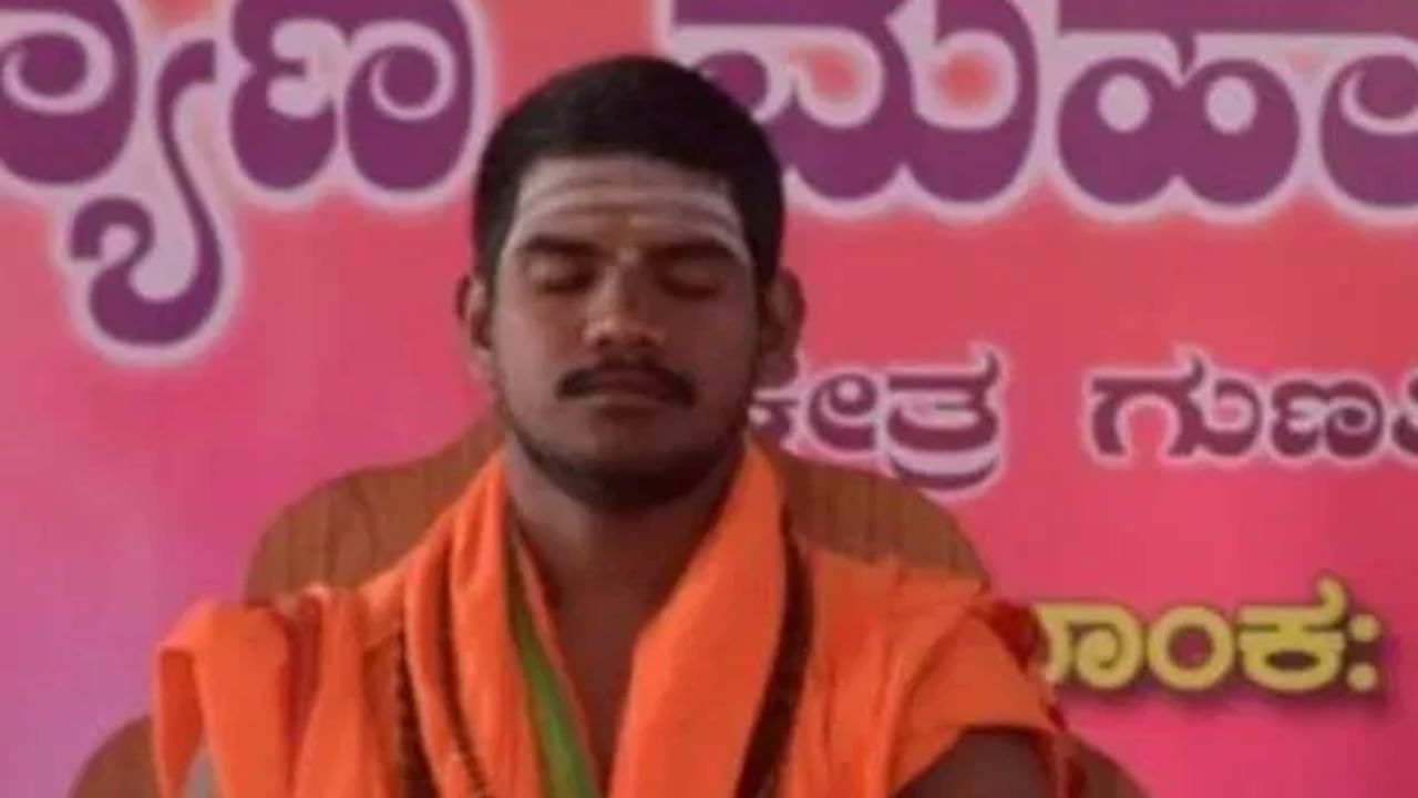 ಪೀಠಾಧಿಪತಿಯ ಮೊಬೈಲ್ನಲ್ಲಿತ್ತು ಕಾಮಪುರಾಣ, ಮದ್ಯ-ಮಾಂಸದ ಫೊಟೋಸ್! ಬಗೆದಷ್ಟು ಬಯಲಾಗುತ್ತಿದೆ ರಹಸ್ಯ ಪೀಠಾಧಿಪತಿಯ ಮೊಬೈಲ್ನಲ್ಲಿತ್ತು ಕಾಮಪುರಾಣ, ಮದ್ಯ-ಮಾಂಸದ ಫೊಟೋಸ್! ಬಗೆದಷ್ಟು ಬಯಲಾಗುತ್ತಿದೆ ರಹಸ್ಯ