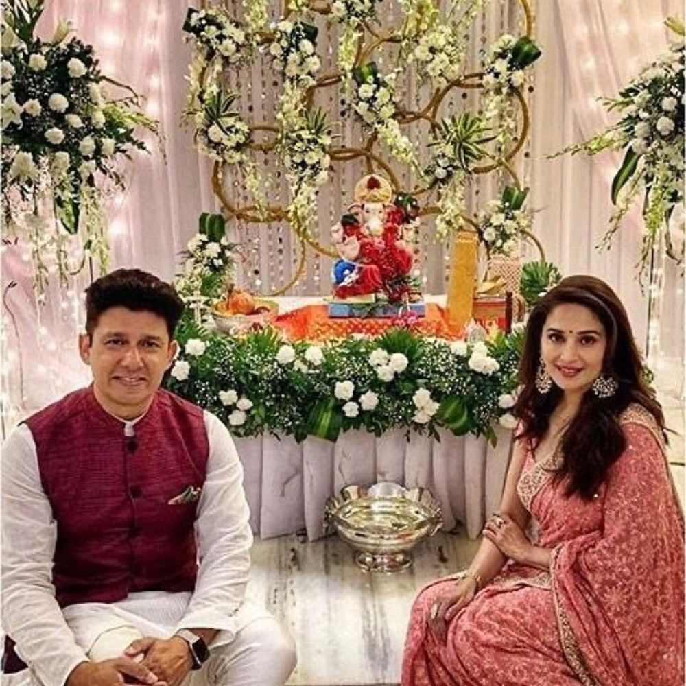 ಮಾಧುರಿ ದೀಕ್ಷಿತ್ ಅವರು ಇತ್ತೀಚೆಗೆ ನಟನೆ ಮಾಡುವುದು ಕಡಿಮೆ ಆಗಿದೆ. ಅವರು ಕುಟುಂಬದ ಕಡೆ ಹೆಚ್ಚು ಗಮನ ಹರಿಸುತ್ತಿದ್ದಾರೆ. ಅವರು ಪತಿ ಡಾ. ಶ್ರೀರಾಮ್ ನೆನೆ ಜೊತೆಗೂಡಿ ಗಣಪತಿ ಹಬ್ಬವನ್ನು ಆಚರಿಸಿದ್ದಾರೆ. 