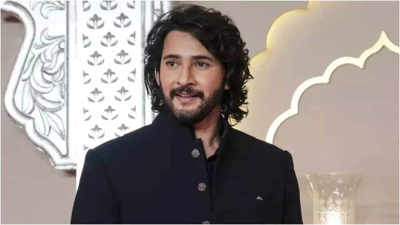 ಮಹೇಶ್ ಬಾಬು ತಲೆಯಲ್ಲಿರೋದು ನಿಜವಾದ ಕೂದಲಲ್ಲ; ಇಲ್ಲಿದೆ ಅಚ್ಚರಿ ವಿವರ ಮಹೇಶ್ ಬಾಬು ತಲೆಯಲ್ಲಿರೋದು ನಿಜವಾದ ಕೂದಲಲ್ಲ; ಇಲ್ಲಿದೆ ಅಚ್ಚರಿ ವಿವರ