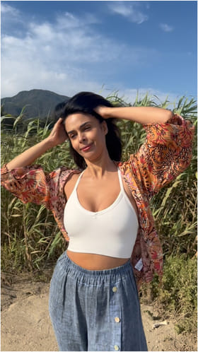 ತಂಗಾಳಿಗೆ ಮೈಯೊಡ್ಡಿ ಕಾಲ ಕಳೆದ ನಟಿ ಮಲ್ಲಿಕಾ ಶೆರಾವತ್