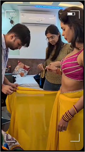 ಮಲ್ಲಿಕಾ ಶೆರಾವತ್​​ಗೆ ಸೀರೆ ಉಡಿಸಲು ಸಹಾಯಕರ ದಂಡು