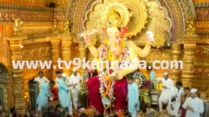 ಮುಂಬೈನಲ್ಲಿ ಬೃಹತ್ ಗಾತ್ರದ ಗಣಪನ ಪ್ರತಿಷ್ಠಾಪನೆ, ಬೆಳಗ್ಗೆಯಿಂದಲೇ ನಮಿಸುತ್ತಿರುವ ಭಕ್ತಾದಿಗಳು ಮುಂಬೈನಲ್ಲಿ ಬೃಹತ್ ಗಾತ್ರದ ಗಣಪನ ಪ್ರತಿಷ್ಠಾಪನೆ, ಬೆಳಗ್ಗೆಯಿಂದಲೇ ನಮಿಸುತ್ತಿರುವ ಭಕ್ತಾದಿಗಳು
