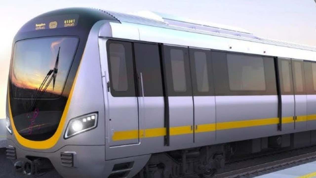 ಇನ್ನು ಈ ಮಾರ್ಗದಲ್ಲಿ 16 ಮೆಟ್ರೋ ಸ್ಟೇಷನ್​​ಗಳಿವೆ. ಆರ್.ವಿ ರೋಡ್​, ರಾಗಿಗುಡ್ಡ, ಜಯದೇವ ಆಸ್ಪತ್ರೆ, ಬಿಟಿಎಂ ಲೇಔಟ್, ಸೆಂಟ್ರಲ್ ಸಿಲ್ಕ್ ಬೋರ್ಡ್, ಬೊಮ್ಮನಹಳ್ಳಿ, ಹೊಂಗಸಂದ್ರ, ಕೂಡ್ಲುಗೇಟ್, ಸಿಂಗಸಂದ್ರ, ಹೊಸರೋಡ್, ಬೇರೆಟೇನಾ ಅಗ್ರಹಾರ, ಎಲೆಕ್ಟ್ರಾನಿಕ್ ಸಿಟಿ, ಇನ್ಫೋಸಿಸ್ ಫೌಂಡೇಶನ್ ಕೊನಪ್ಪನ ಅಗ್ರಹಾರ, ಹೂಸ್ಕೂರು ರೋಡ್, ಬಯೋಕಾನ್ ಹೆಬ್ಬಗೋಡಿ ಮತ್ತು ಬೊಮ್ಮಸಂದ್ರ.
