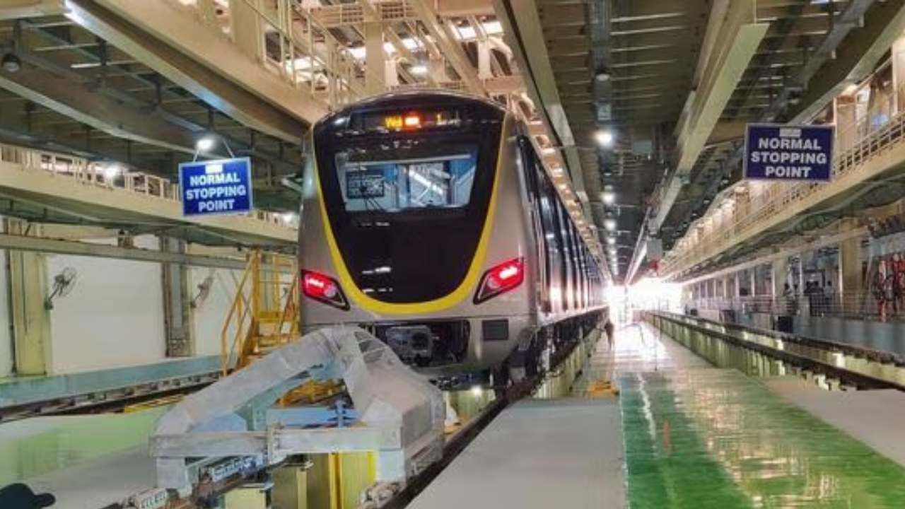 ಆರ್​.ವಿ.ರಸ್ತೆಯಿಂದ ಬೊಮ್ಮಸಂದ್ರವರೆಗೆ ಸುಮಾರು 5,056.99 ಕೋಟಿ ವೆಚ್ಚದಲ್ಲಿ ಸುಮಾರು 19.15 ಕಿಲೋ ಮೀಟರ್​ ಉದ್ದದ ಮೆಟ್ರೋ ಹಳದಿ ಮಾರ್ಗ ನಿರ್ಮಾಣ ಮಾಡಲಾಗಿದೆ.  