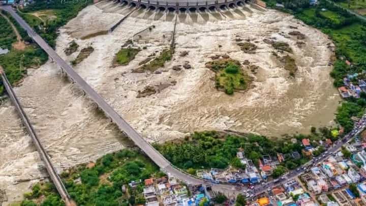 ಕರ್ನಾಟಕದಿಂದ ಮೆಟ್ಟೂರು ಡ್ಯಾಂಗೆ ಭಾರೀ ನೀರು ಬಿಡುಗಡೆ; ತಮಿಳುನಾಡಿನ 11 ಜಿಲ್ಲೆಗಳಿಗೆ ಪ್ರವಾಹದ ಎಚ್ಚರಿಕೆ ಕರ್ನಾಟಕದಿಂದ ಮೆಟ್ಟೂರು ಡ್ಯಾಂಗೆ ಭಾರೀ ನೀರು ಬಿಡುಗಡೆ; ತಮಿಳುನಾಡಿನ 11 ಜಿಲ್ಲೆಗಳಿಗೆ ಪ್ರವಾಹದ ಎಚ್ಚರಿಕೆ