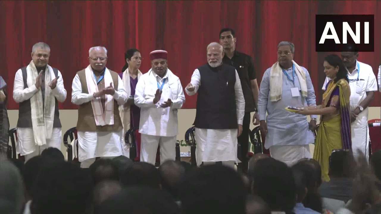 ಎಲೆಕ್ಟ್ರಾನಿಕ್ ಸಿಟಿಯ ಐಐಐಟಿ ಆಡಿಟೋರಿಯಂನಲ್ಲಿ ನಮ್ಮ ಮೆಟ್ರೋ 3ನೇ ಹಂತದ ಯೋಜನೆಗೆ ಪ್ರಧಾನಿ ಮೋದಿ ಶಂಕುಸ್ಥಾಪನೆ ನೆರವೇರಿಸಿದರು.