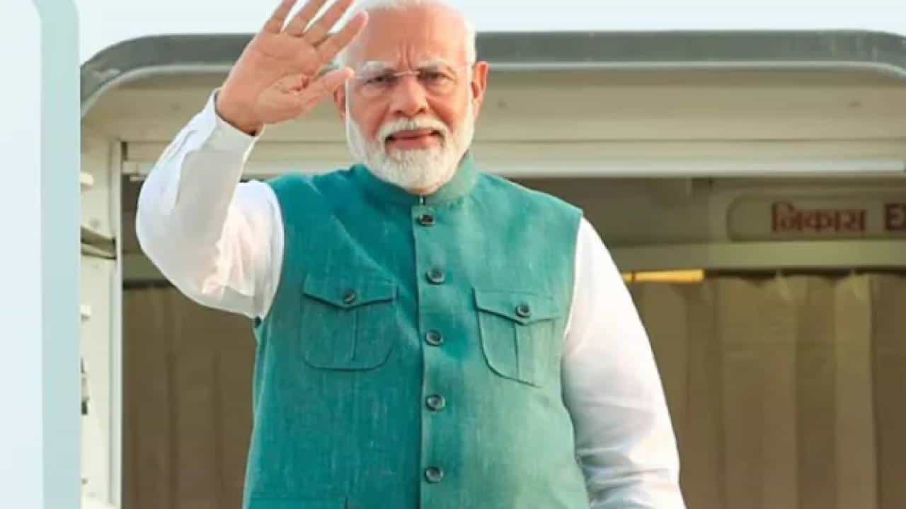 ಟೋಕ್ಯೋಗೆ ಹೊರಡಲಿದ್ದಾರೆ ಪ್ರಧಾನಿ ಮೋದಿ, ಏಳು ವರ್ಷಗಳಲ್ಲಿ ಮೊದಲ ಜಪಾನ್ ಭೇಟಿ ಟೋಕ್ಯೋಗೆ ಹೊರಡಲಿದ್ದಾರೆ ಪ್ರಧಾನಿ ಮೋದಿ, ಏಳು ವರ್ಷಗಳಲ್ಲಿ ಮೊದಲ ಜಪಾನ್ ಭೇಟಿ