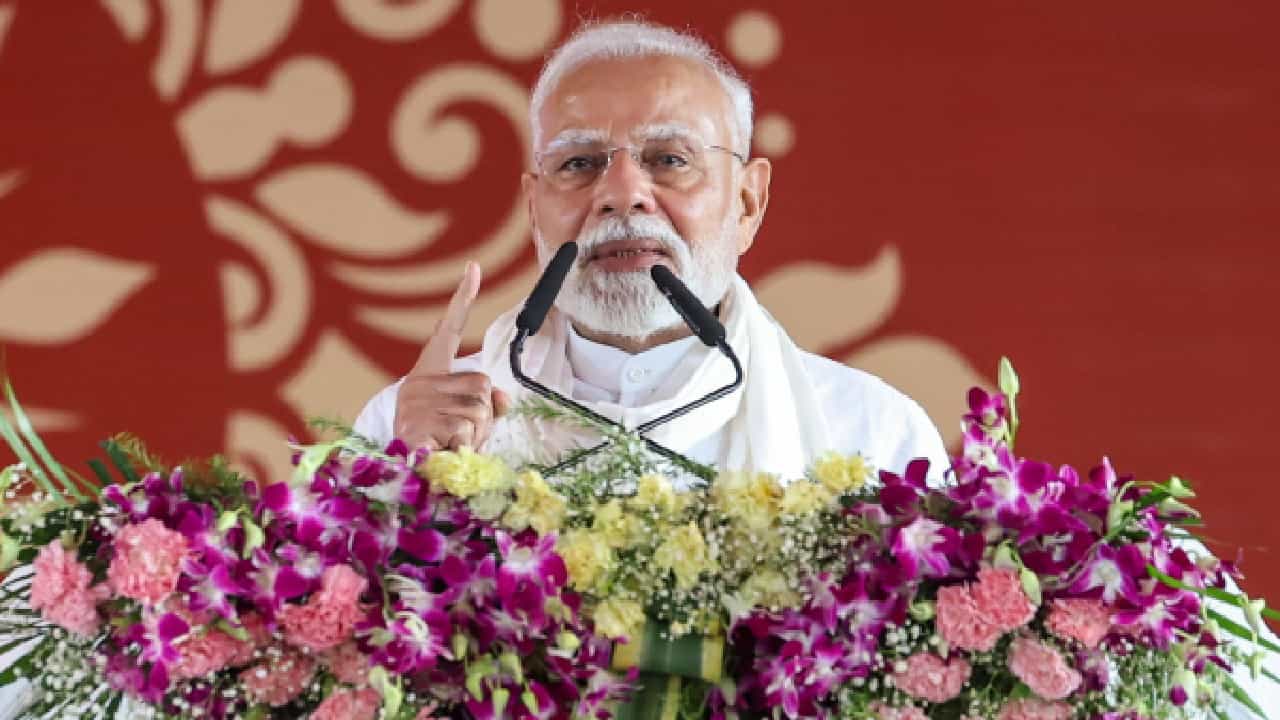 ಭಾರತ 3ನೇ ಅತಿದೊಡ್ಡ ಆರ್ಥಿಕತೆಯತ್ತ ಸಾಗುತ್ತಿದೆ; ಟ್ರಂಪ್ 'ಸತ್ತ ಆರ್ಥಿಕತೆ' ಹೇಳಿಕೆ ಬೆನ್ನಲ್ಲೇ ಪ್ರಧಾನಿ ಮೋದಿ ಘೋಷಣೆ ಭಾರತ 3ನೇ ಅತಿದೊಡ್ಡ ಆರ್ಥಿಕತೆಯತ್ತ ಸಾಗುತ್ತಿದೆ; ಟ್ರಂಪ್ 'ಸತ್ತ ಆರ್ಥಿಕತೆ' ಹೇಳಿಕೆ ಬೆನ್ನಲ್ಲೇ ಪ್ರಧಾನಿ ಮೋದಿ ಘೋಷಣೆ