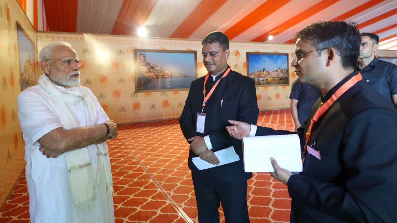 ವಾರಾಣಸಿಯಲ್ಲಿ ಪ್ರವಾಹ ಪರಿಸ್ಥಿತಿ ಬಗ್ಗೆ ಅಧಿಕಾರಿಗಳಿಂದ ಮಾಹಿತಿ ಪಡೆದ ಪ್ರಧಾನಿ ಮೋದಿ ವಾರಾಣಸಿಯಲ್ಲಿ ಪ್ರವಾಹ ಪರಿಸ್ಥಿತಿ ಬಗ್ಗೆ ಅಧಿಕಾರಿಗಳಿಂದ ಮಾಹಿತಿ ಪಡೆದ ಪ್ರಧಾನಿ ಮೋದಿ