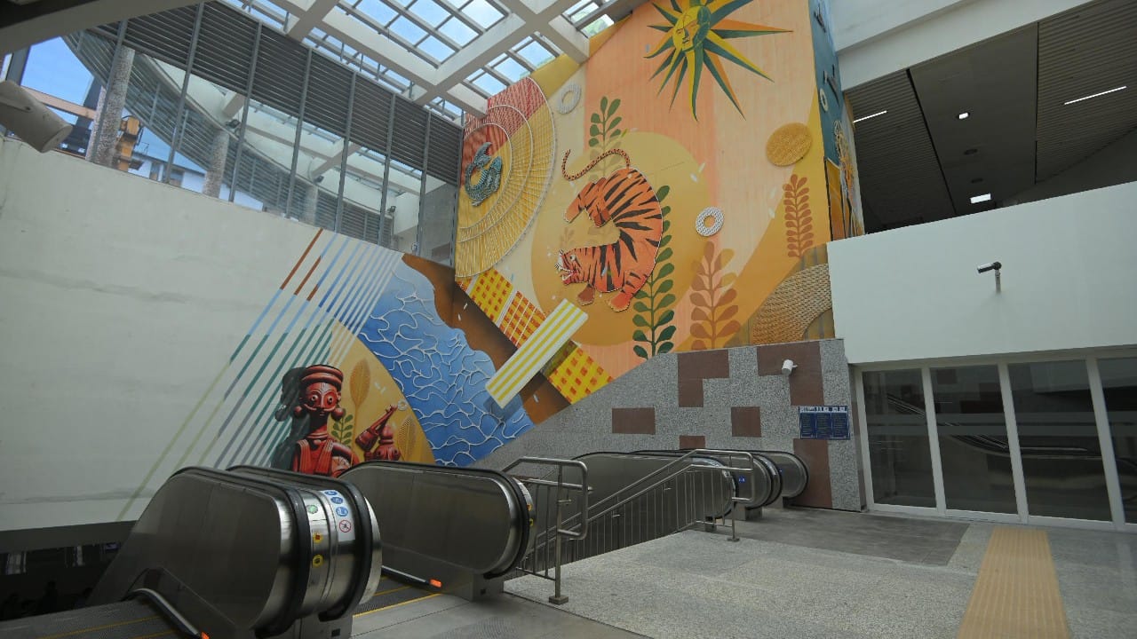 ಹೊಸ ಮಾರ್ಗಗಳಲ್ಲಿ ನೊಪಾರ-ಜೈ ಹಿಂದ್ ಬಿಮನ್‌ಬಂದರ್ (ವಿಮಾನ ನಿಲ್ದಾಣ) ಕಾರಿಡಾರ್, ಸೀಲ್ಡಾ-ಎಸ್ಪ್ಲನೇಡ್ ವಿಭಾಗ ಮತ್ತು ಬೆಲೆಘಾಟ-ಹೇಮಂತ ಮುಖೋಪಾಧ್ಯಾಯ ಮಾರ್ಗ ಸೇರಿವೆ. ಉದ್ಘಾಟನೆಯ ವೇಳೆ ಹೌರಾ ಮೆಟ್ರೋ ನಿಲ್ದಾಣದಲ್ಲಿ ಹೊಸದಾಗಿ ನಿರ್ಮಿಸಲಾದ ಸುರಂಗಮಾರ್ಗವನ್ನು ತೆರೆಯಲಾಗುವುದು.
